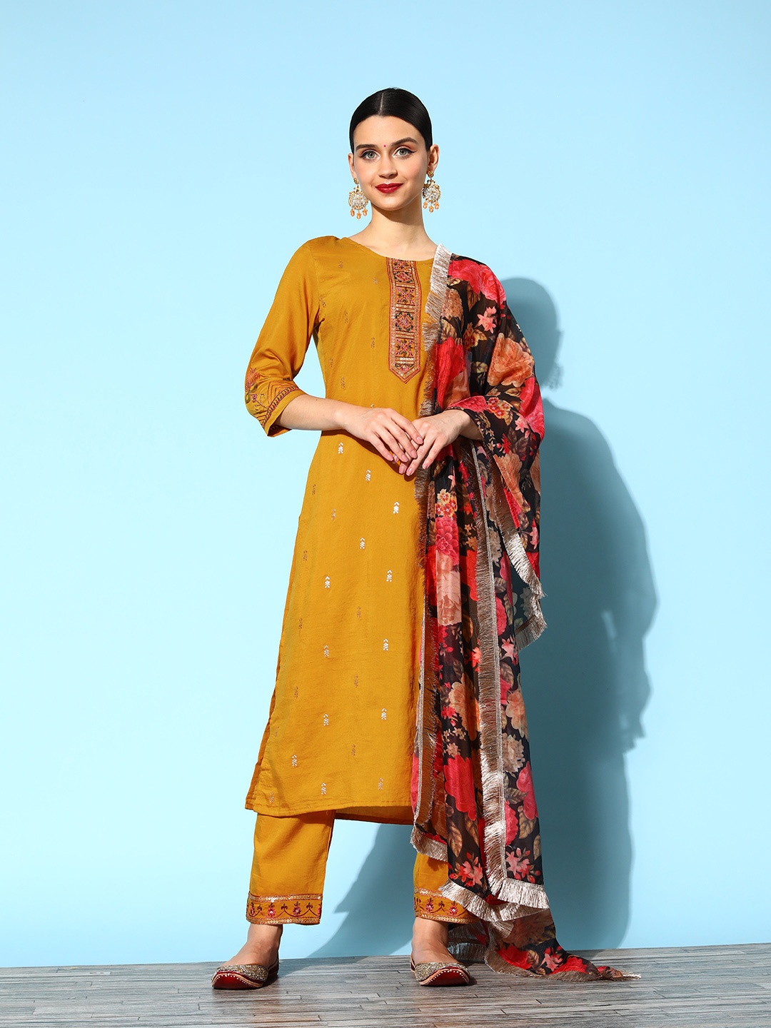 

Varanga Women Ethnic Motifs Silk Blend Hyper Texture Kurta Set, Mustard