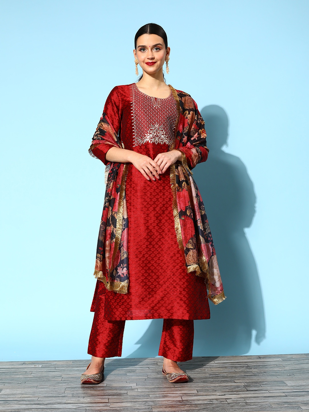 

Varanga Women Solid Silk Blend Hyper Texture Kurta Set, Red