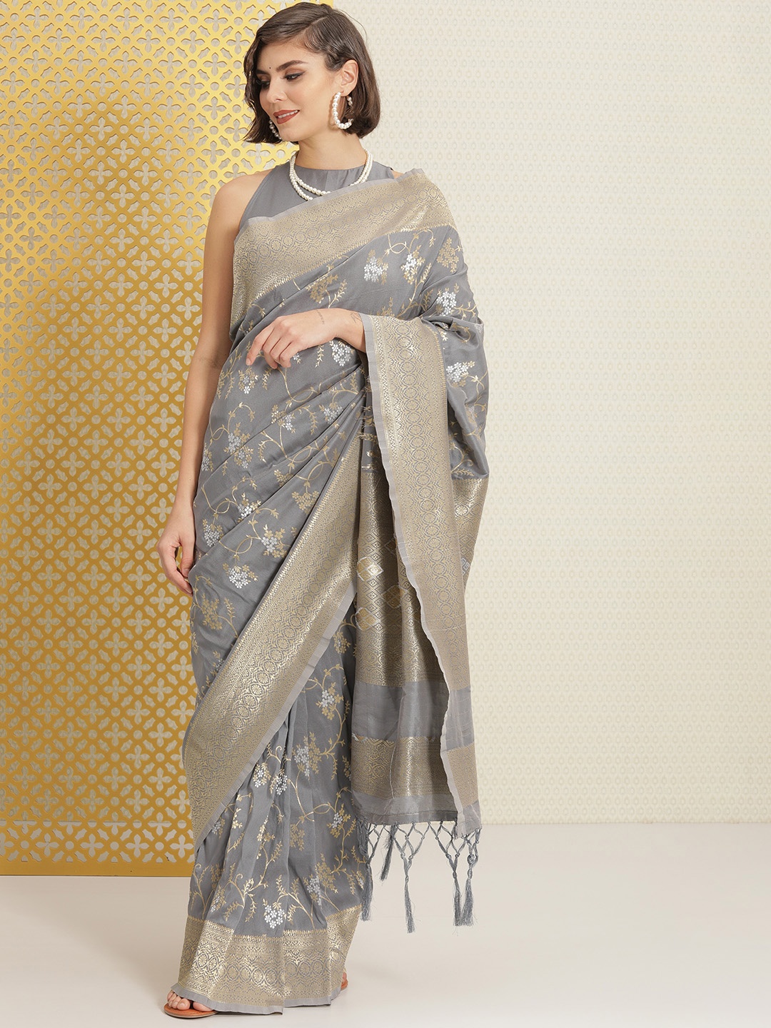 

House of Pataudi Grey & Gold-Toned Floral Jaali Silk Blend Banarasi Saree