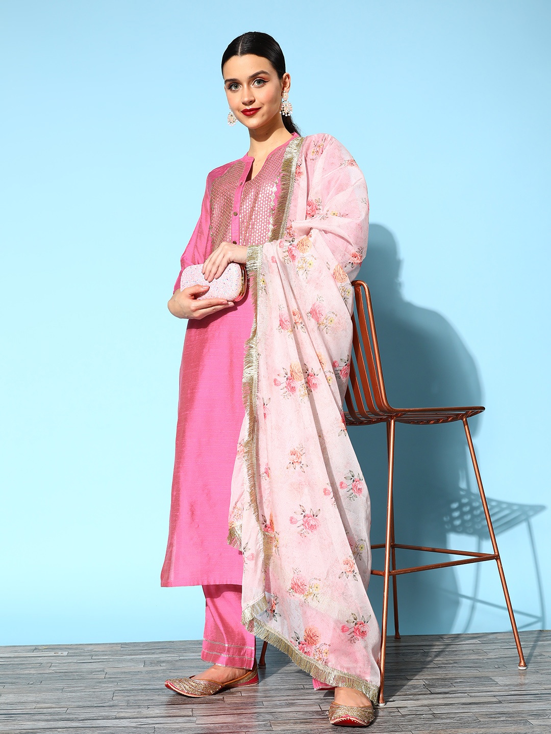 

KSUT Women Geometric Chanderi Silk Hyper Texture Kurta Set, Pink
