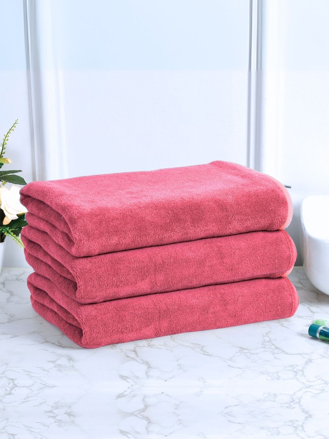 

Black Gold Set Of 3 Pink Solid 400 GSM Bath Towels