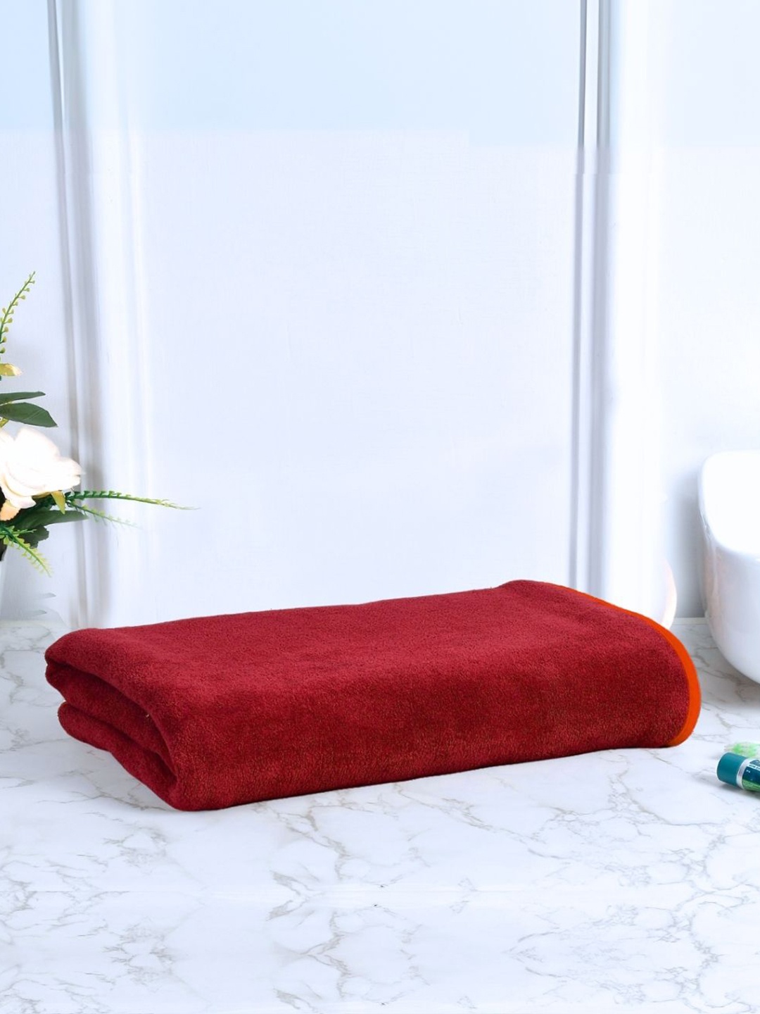 

Black gold Maroon Solid 400 GSM Microfiber Bath Towels