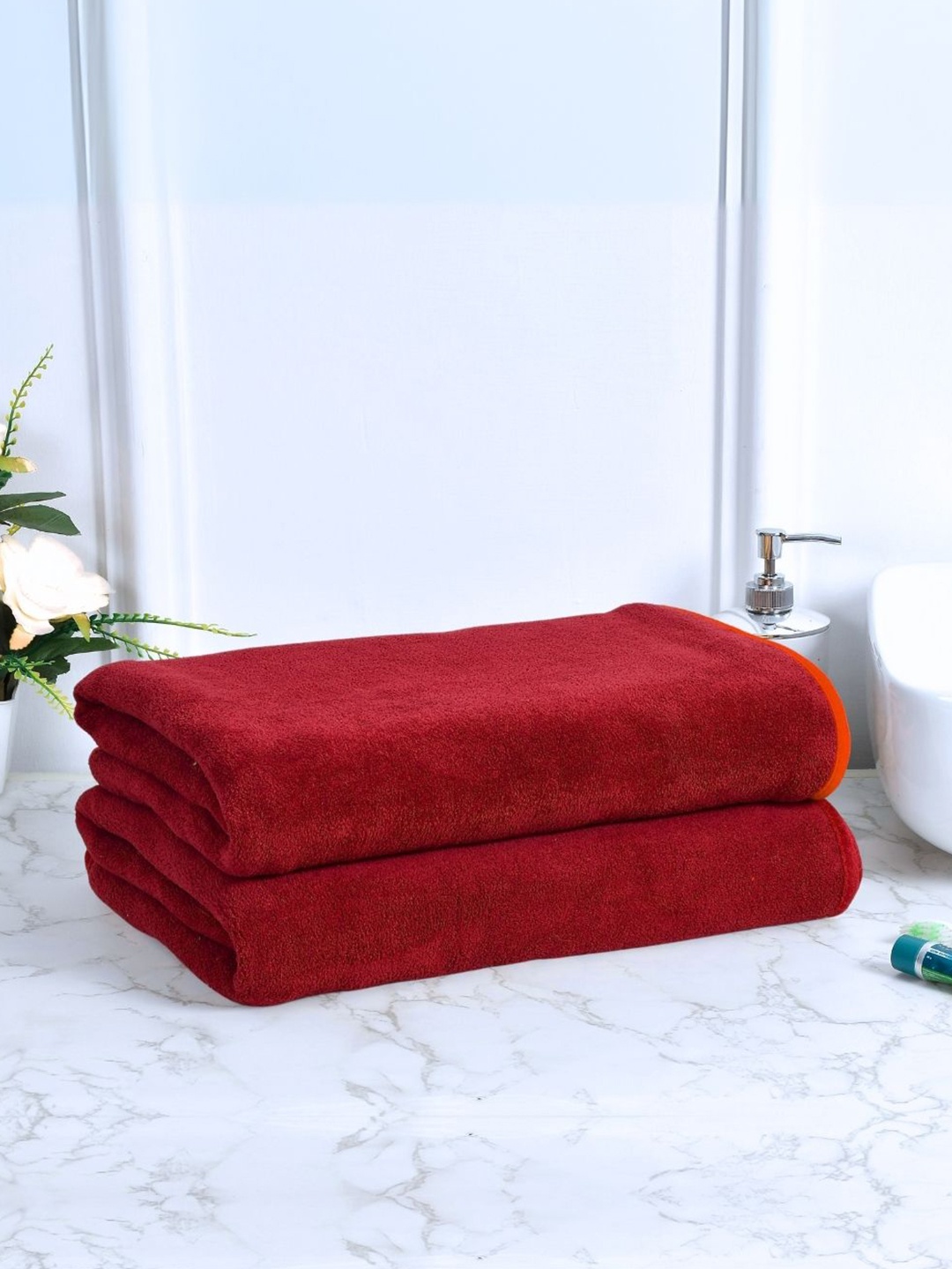 

Black gold Set Of 2 Maroon Solid 400 GSM Microfiber Bath Towels