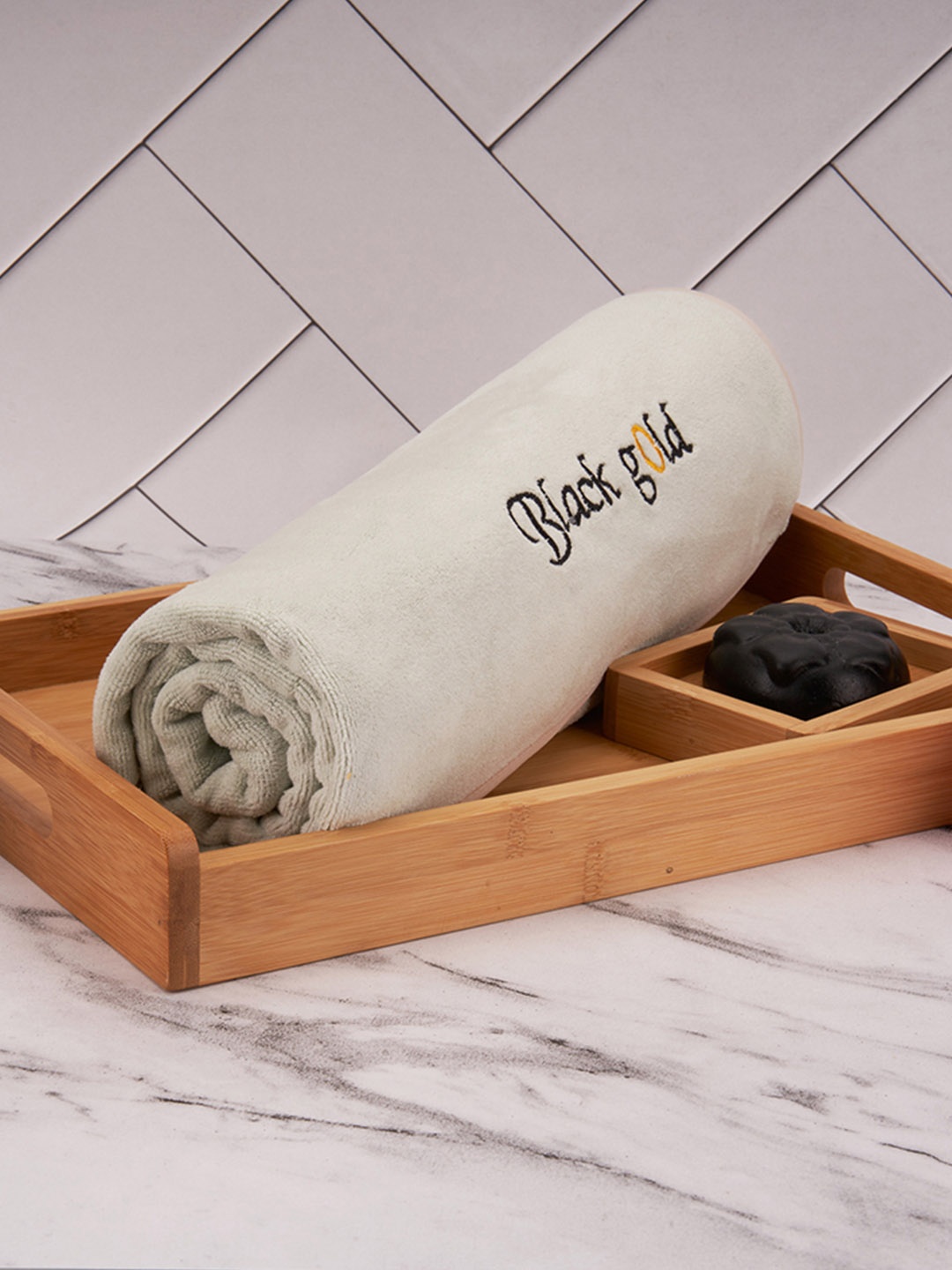 

Black gold Pack of 3 Green Solid 400 GSM Microfiber Bath Towels