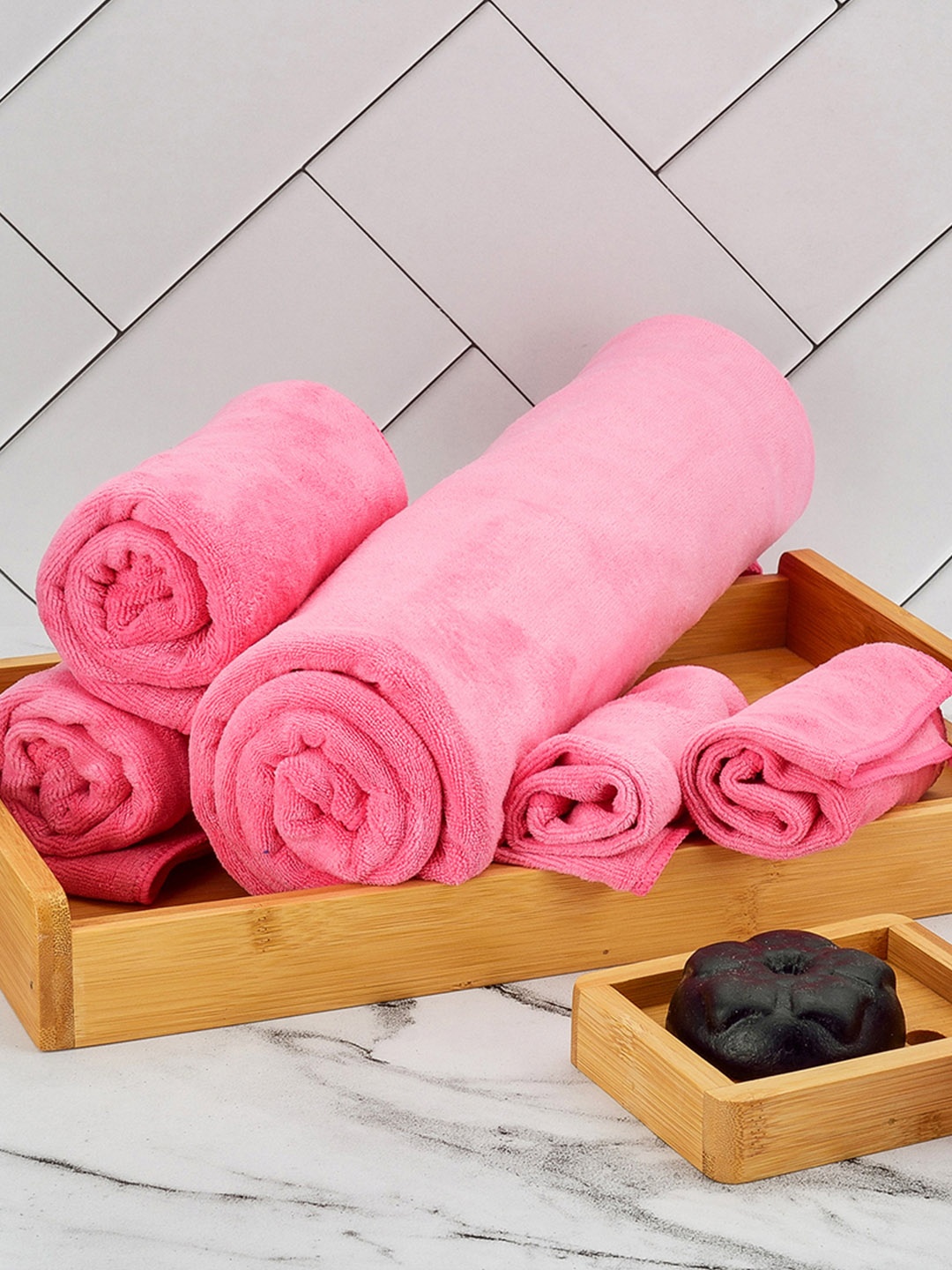 

Black gold Set Of 5 Pink Solid 400 GSM Microfiber Bath Towel & Napkin Combo