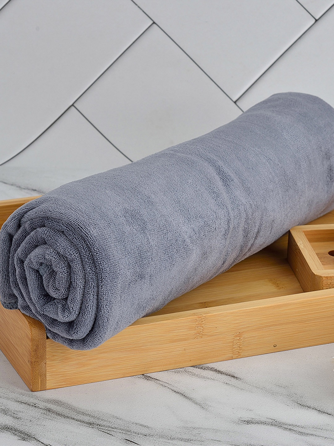 

Black gold Set Of 4 Solid 400 GSM Microfiber Bath Towels, Grey