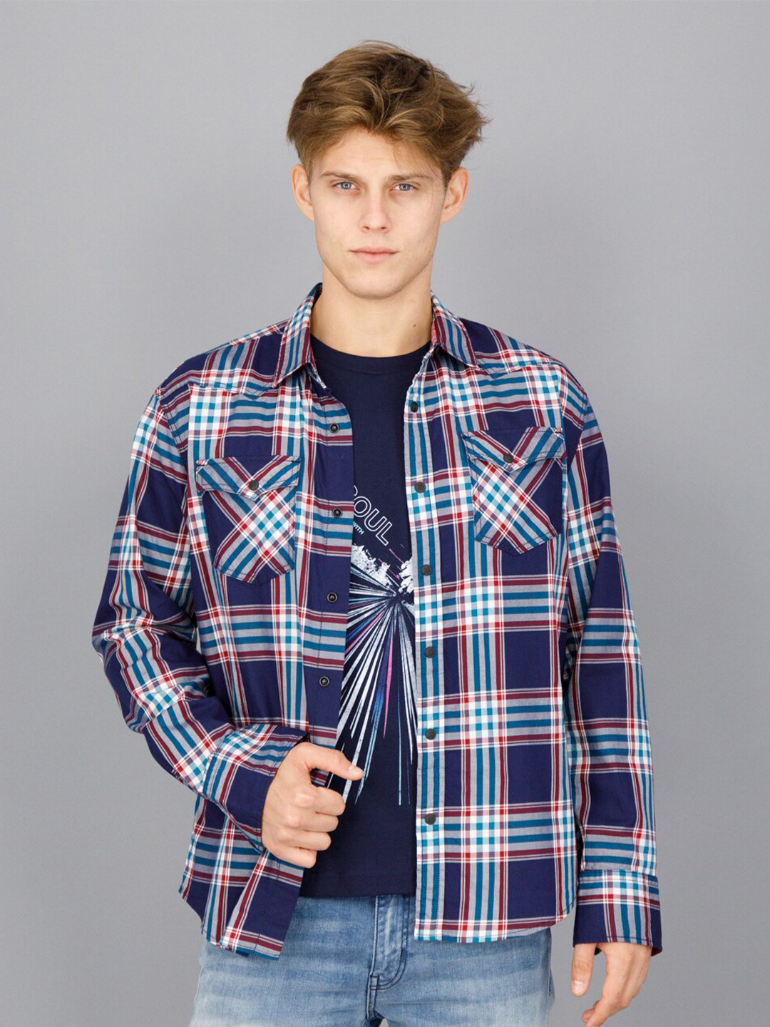 

FREESOUL Men Blue Slim Fit Checked Pure Cotton Casual Shirt