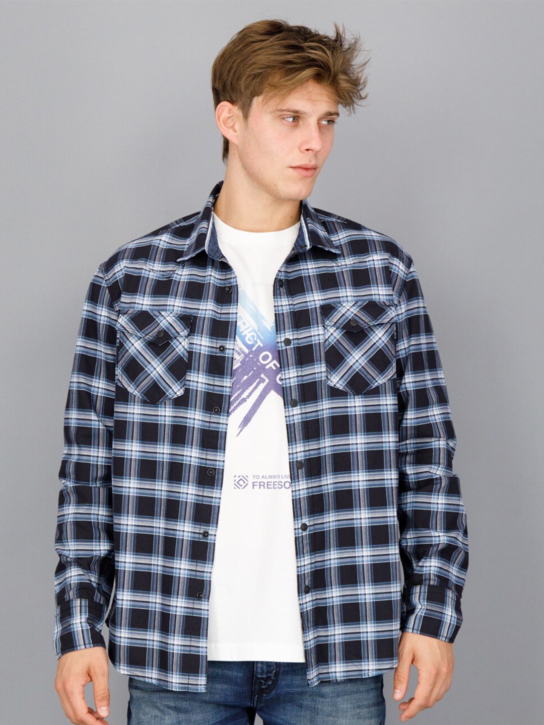 

FREESOUL Men Black Slim Fit Checked Pure Cotton Casual Shirt