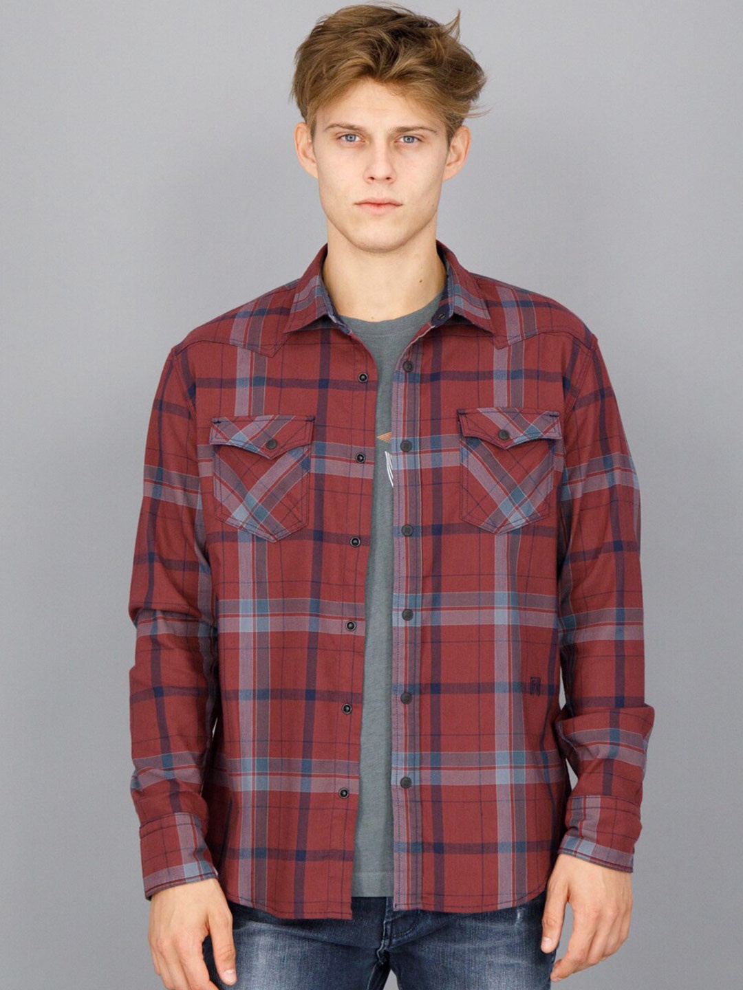

FREESOUL Men Red Slim Fit Checked Casual Shirt