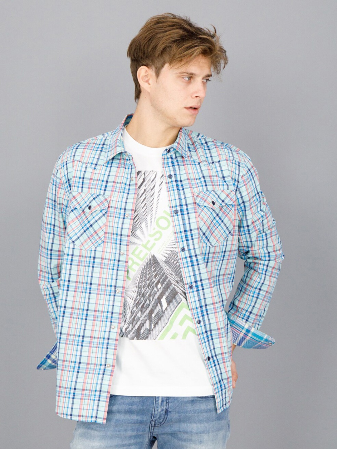 

FREESOUL Men Blue Slim Fit Checked Casual Shirt