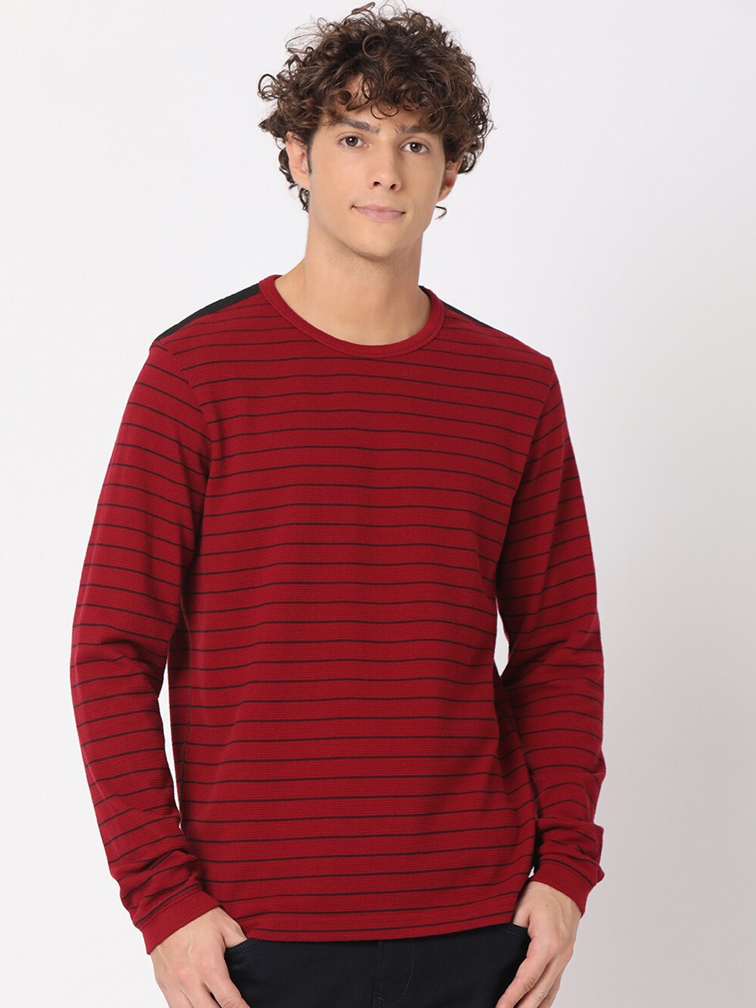 

Mufti Men Maroon Slim Fit T-shirt