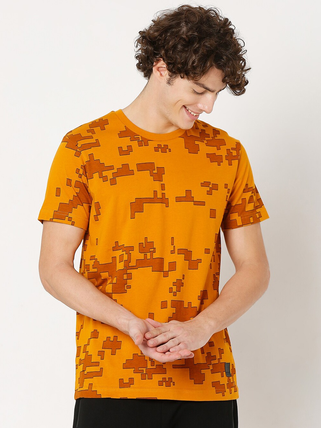 

Mufti Plus Size Men Mustard Yellow & Brown Printed Slim Fit Pure Cotton T-shirt