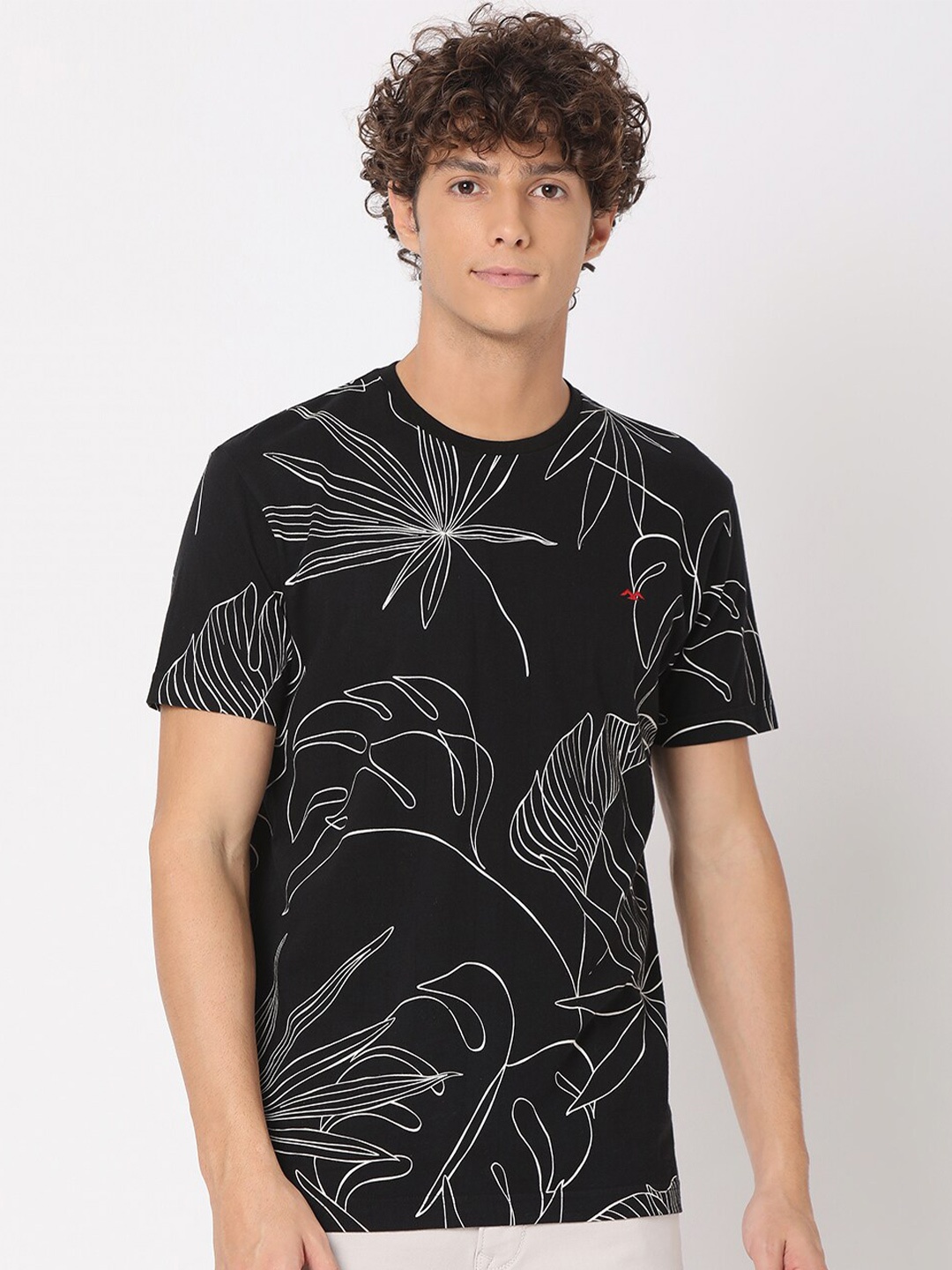 

Mufti Plus Size Men Black & White Printed Tropical Slim Fit Pure Cotton T-shirt