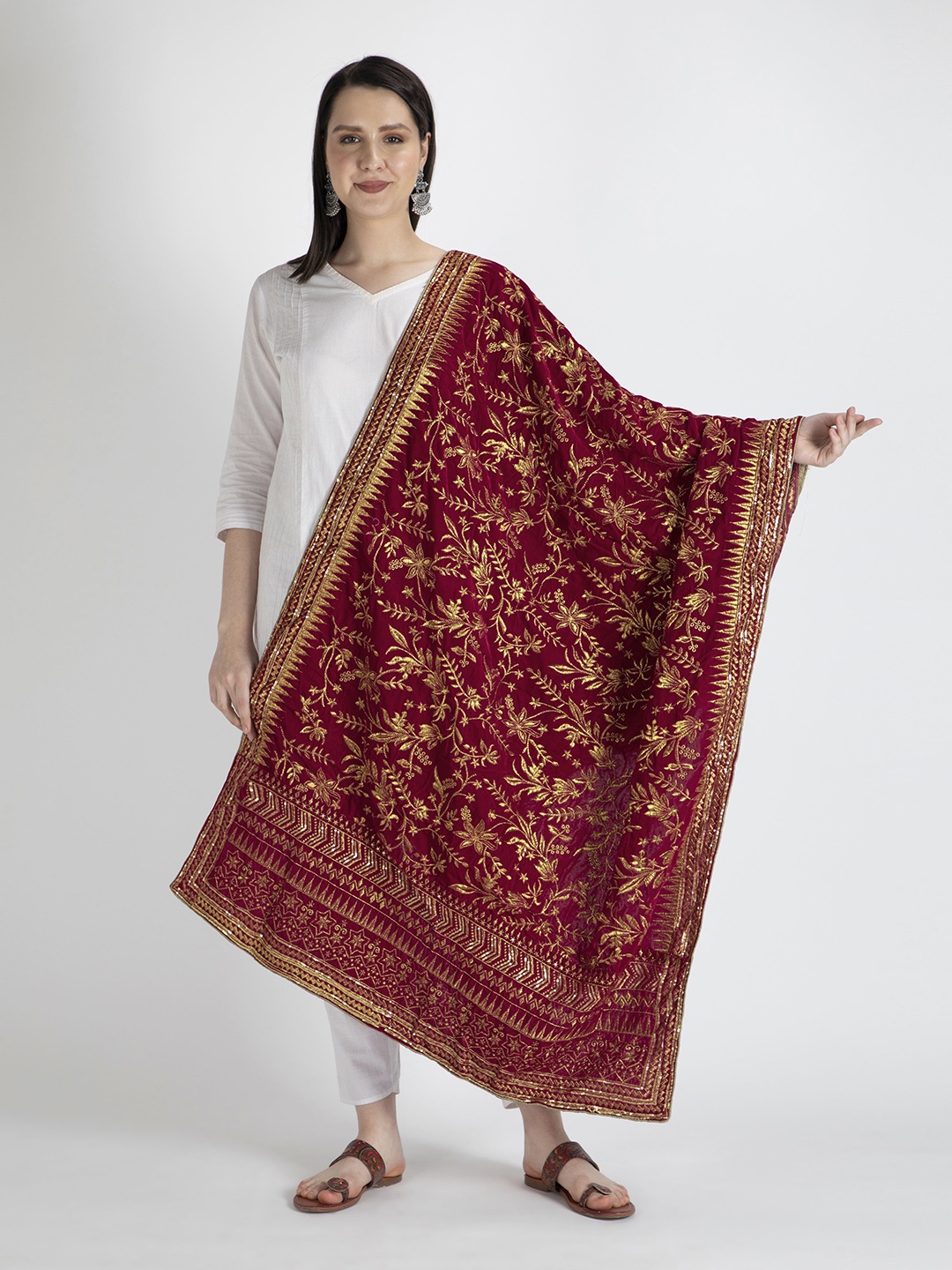 

Moda Chales Maroon & Gold-Toned Embroidered Velvet Dupatta With Zari