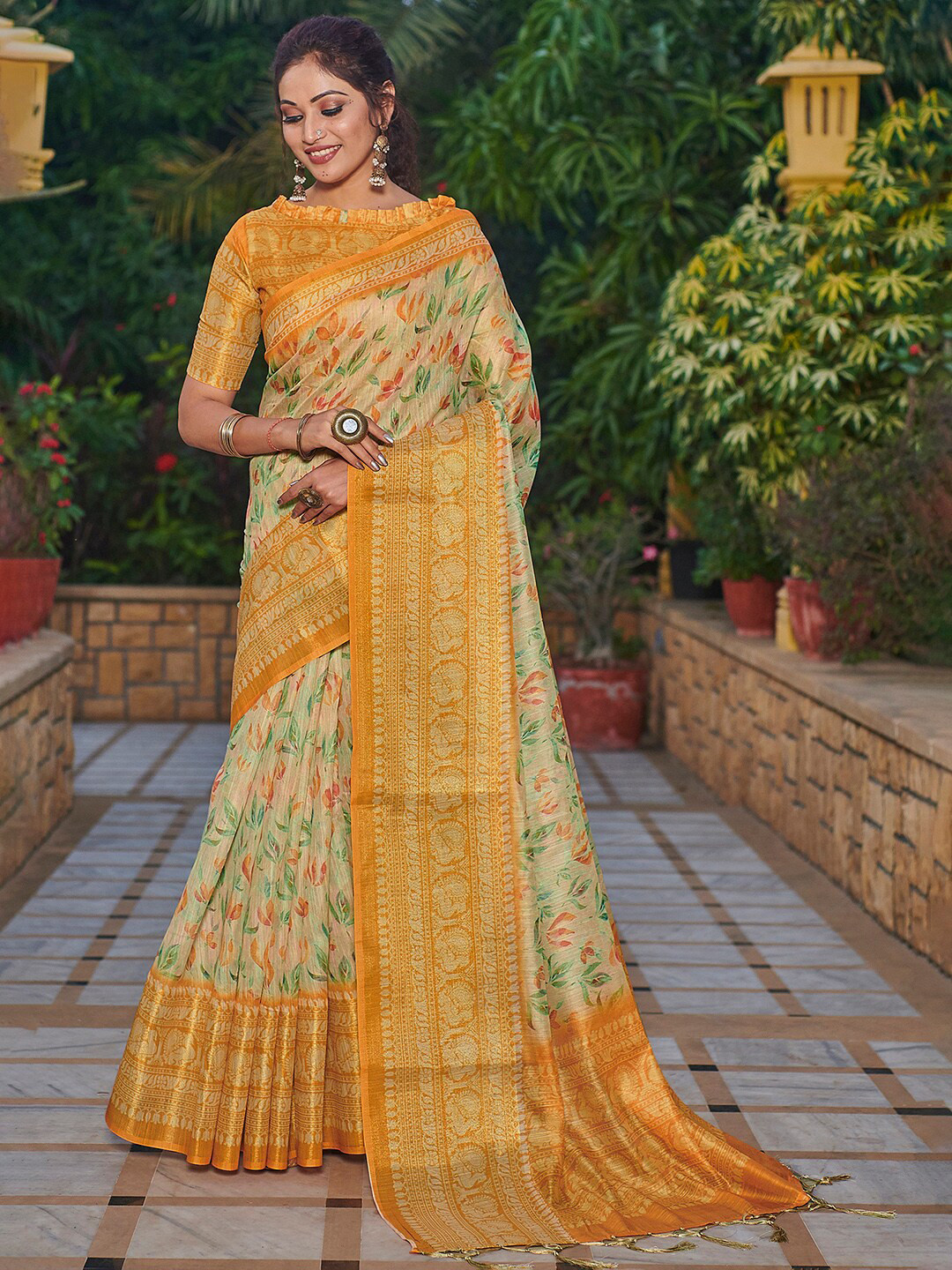 

Mitera Women Yellow & Off White Floral Satin Banarasi Saree With Matching Blouse