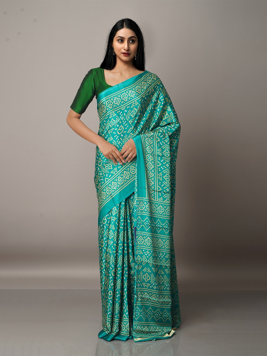 

Unnati Silks Green & Off White Bandhani Saree