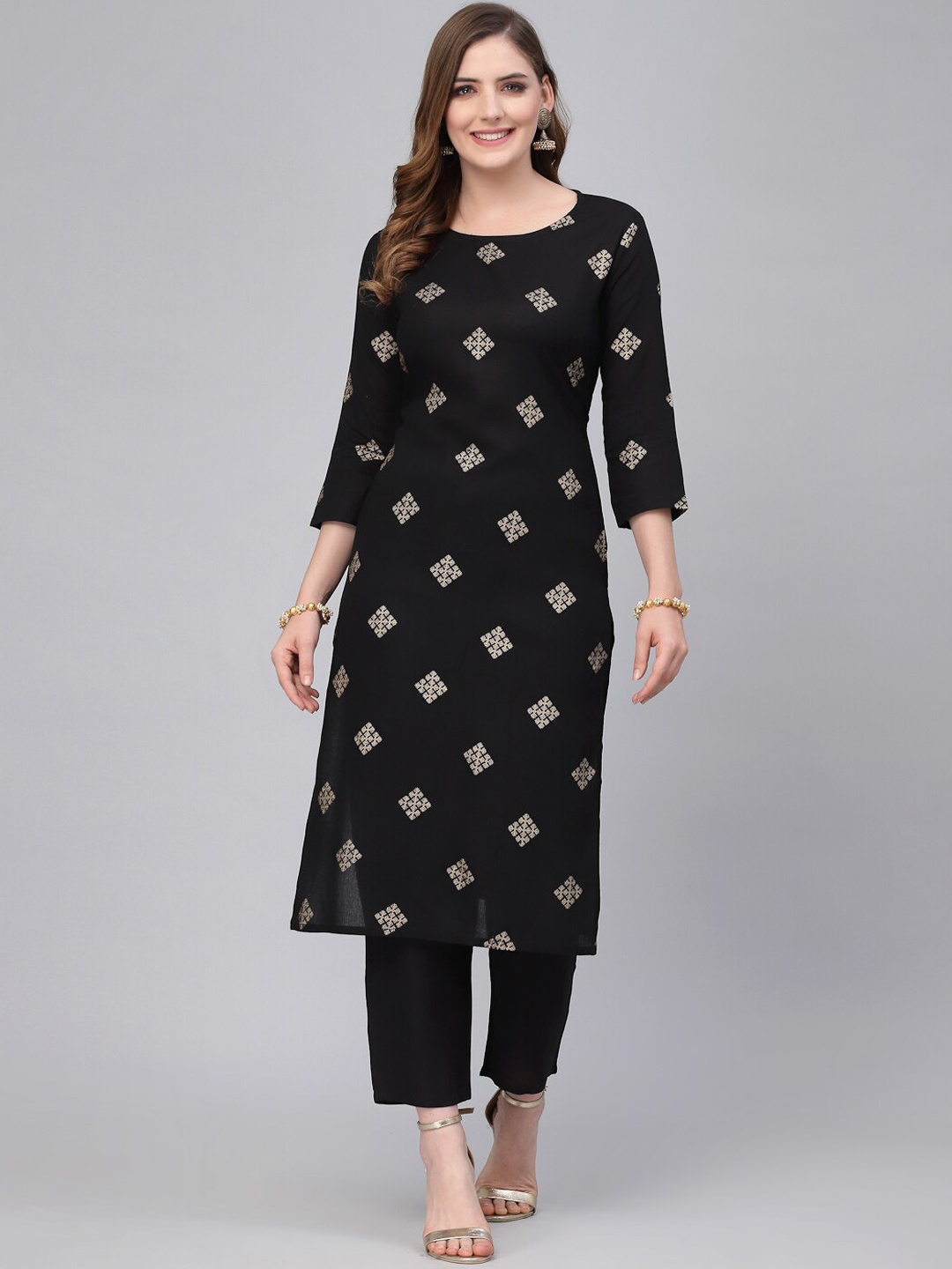 

JAIPURI BUNAAI Women Black Floral Printed Kurta with Palazzos