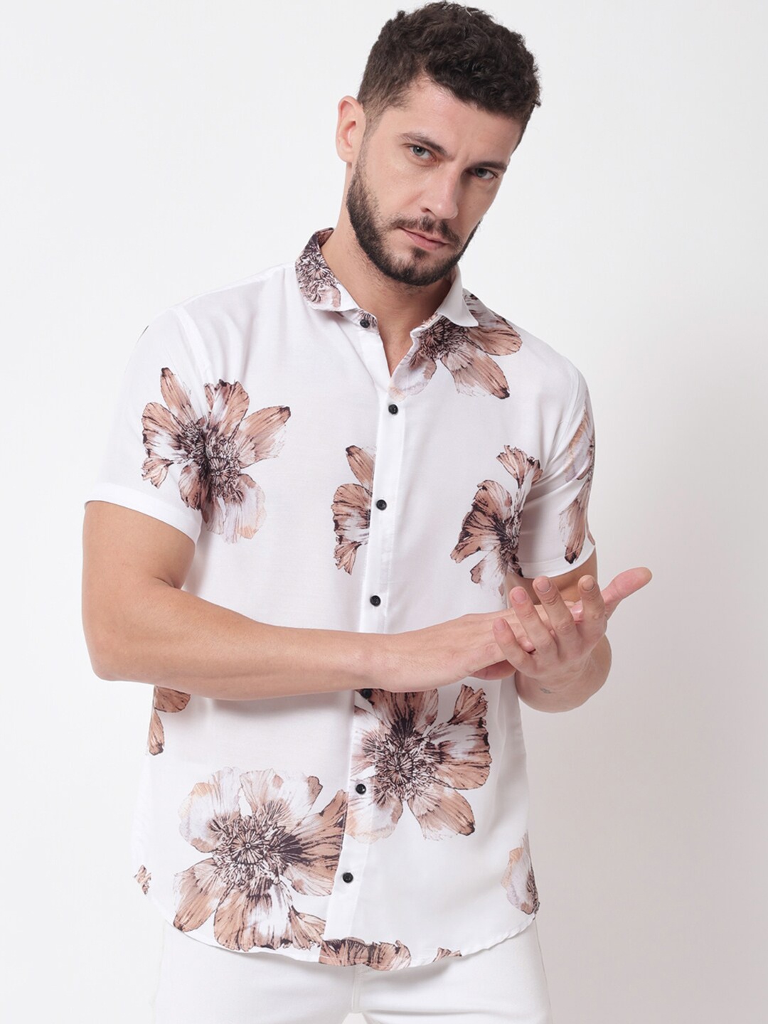 

LAKAALA Men White Relaxed Floral Printed Pure Cotton Casual Shirt