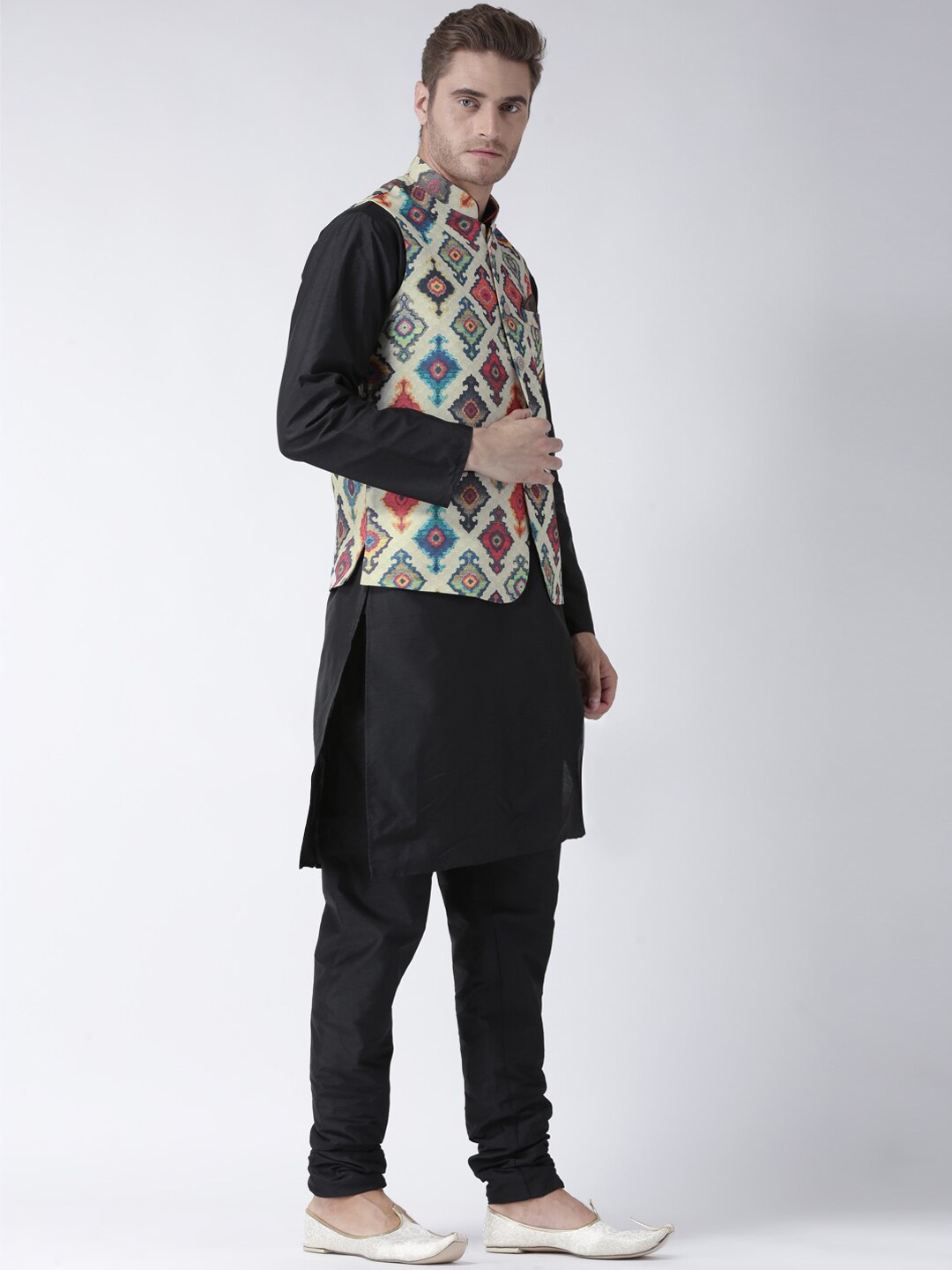 

Hangup Men Solid Kurta with Churidar & With Ethnic Motifs Jacket, Black