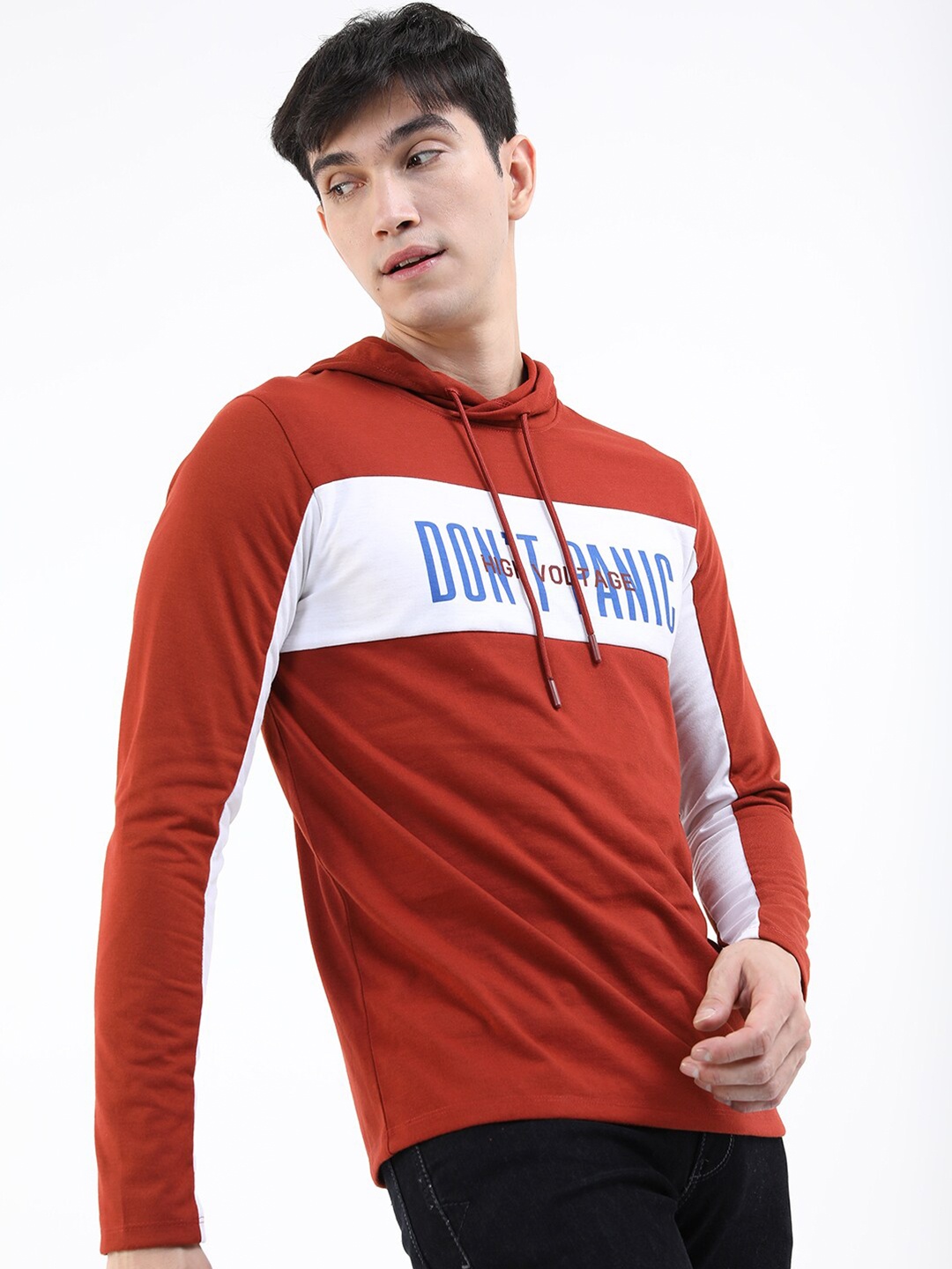 HIGHLANDER Men Maroon Typography Colourblocked Slim Fit T-shirt
