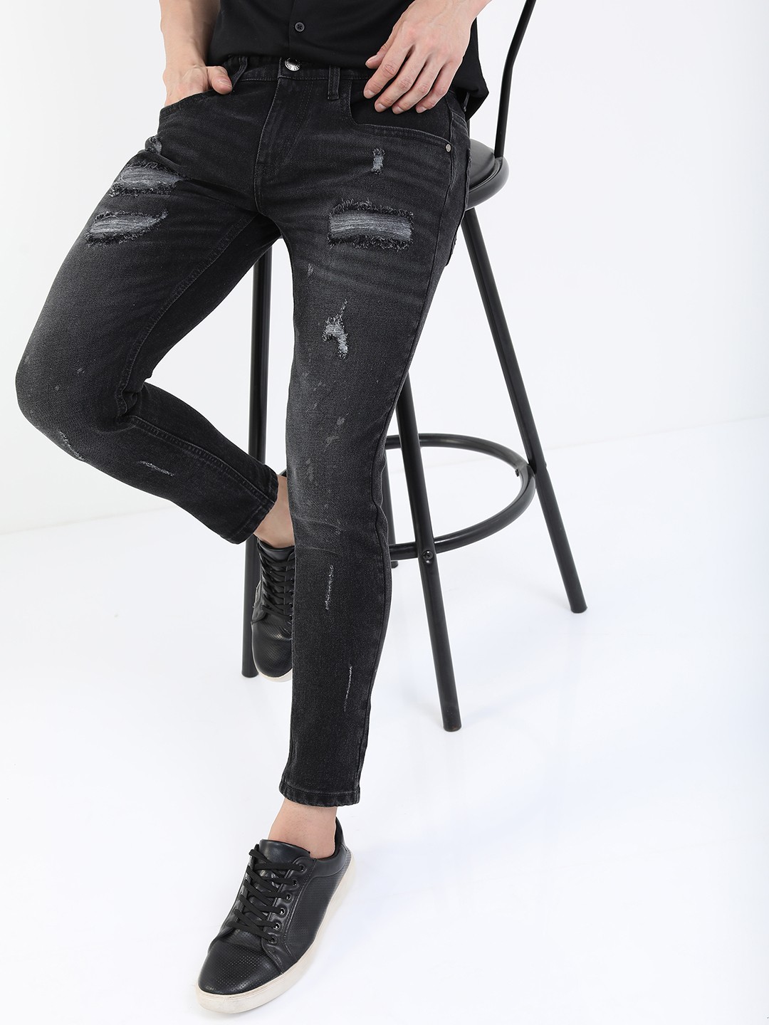 

HIGHLANDER Men Black Tapered Fit Mildly Distressed Stretchable Jeans