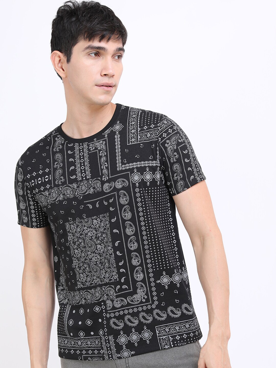 

KETCH Men Black & White Ethnic Printed Slim Fit T-shirt