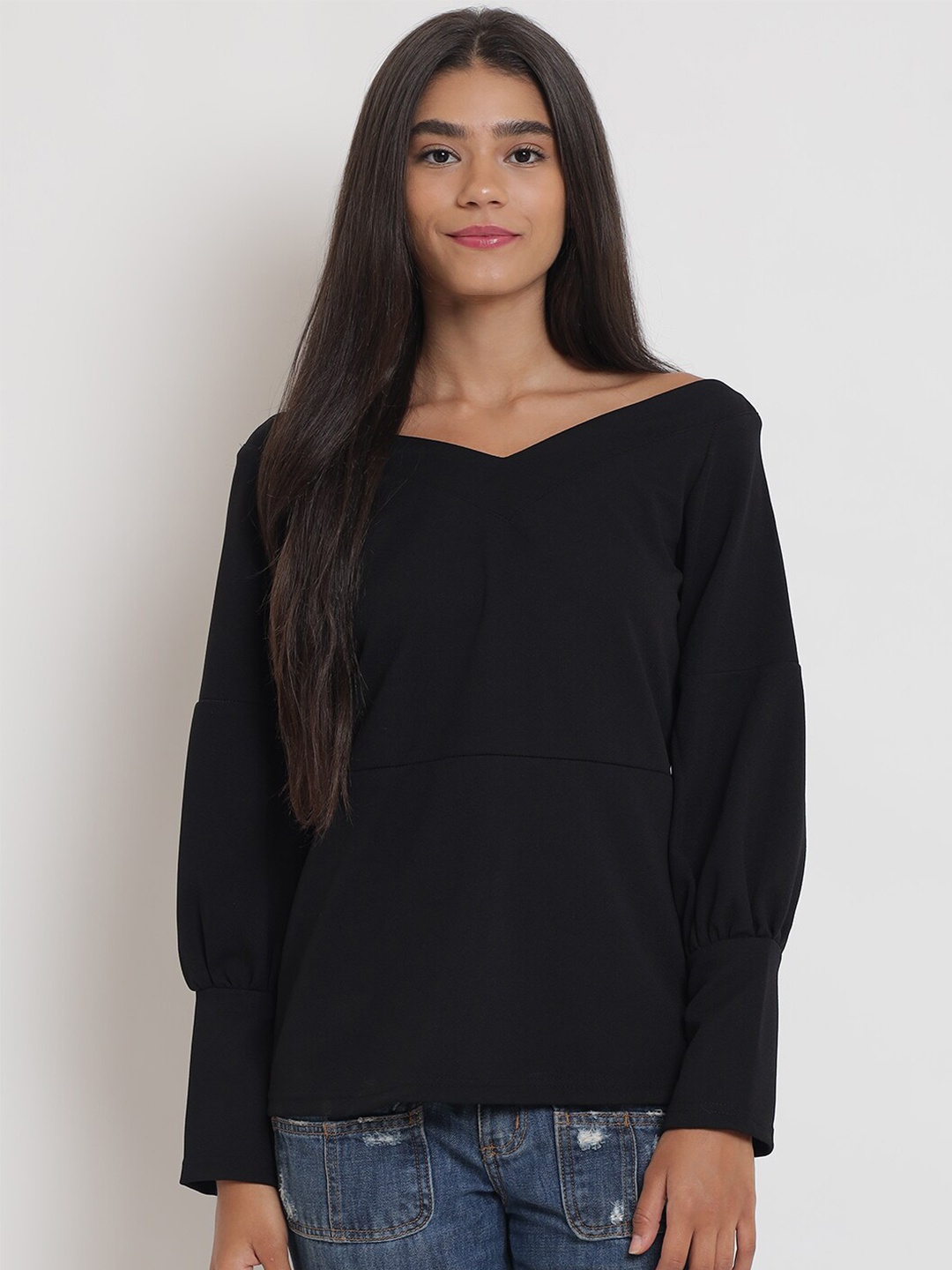 

Anaghakart Women Black Solid Top