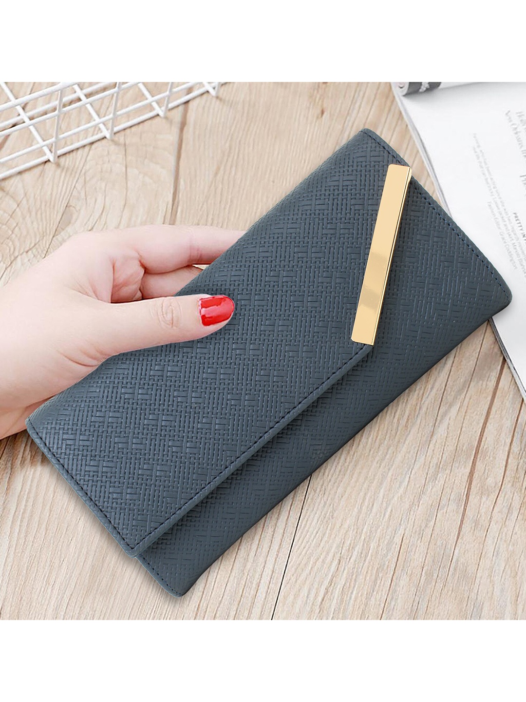 

Bag Pepper Blue Textured Purse Clutch