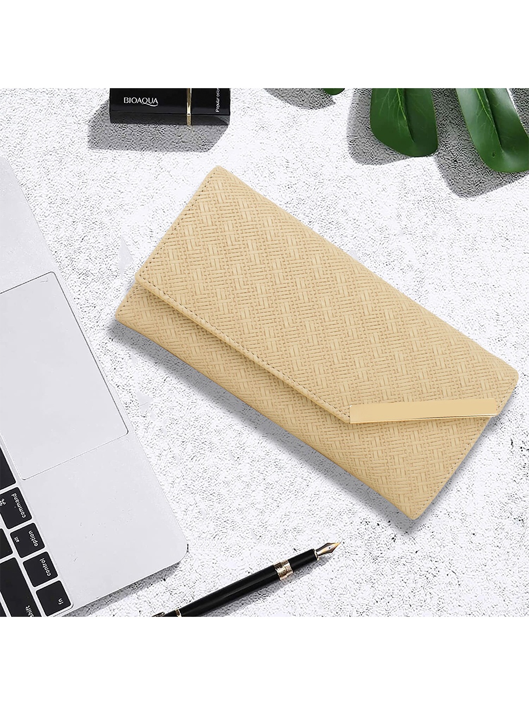 

Bag Pepper Beige Textured Purse Clutch