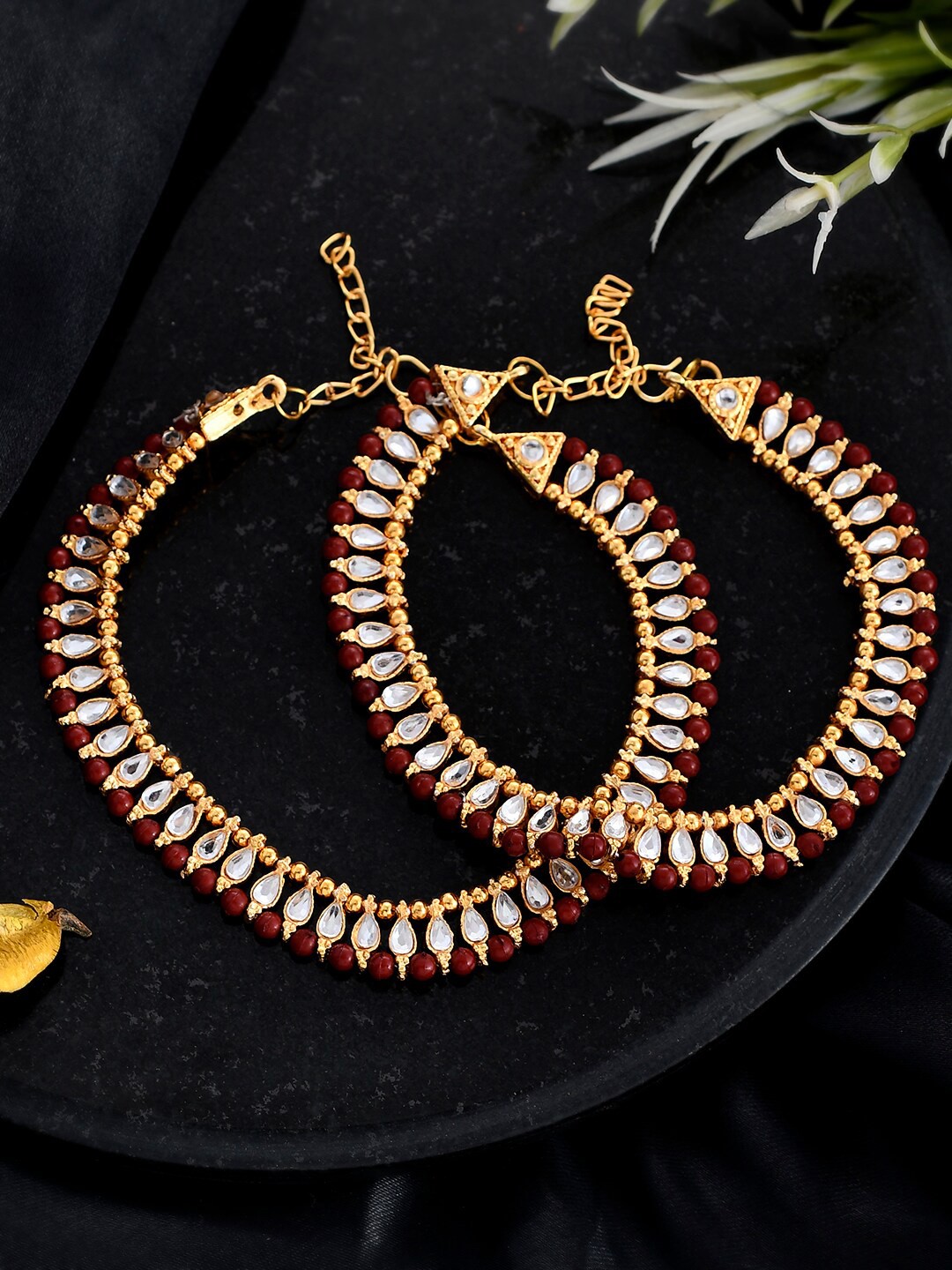 

Silvermerc Designs Gold-Plated Kundan Studded & Beaded Enamelled Payal Anklet