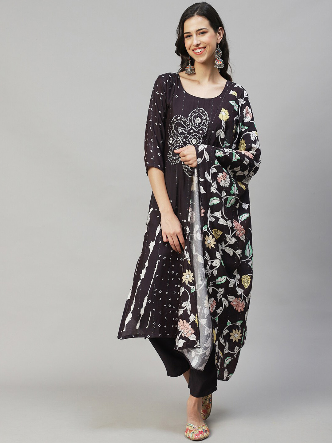 

FASHOR Women Ethnic Motifs Printed Sequinned Chanderi Silk Kurta with Trousers & Dupatta, Purple