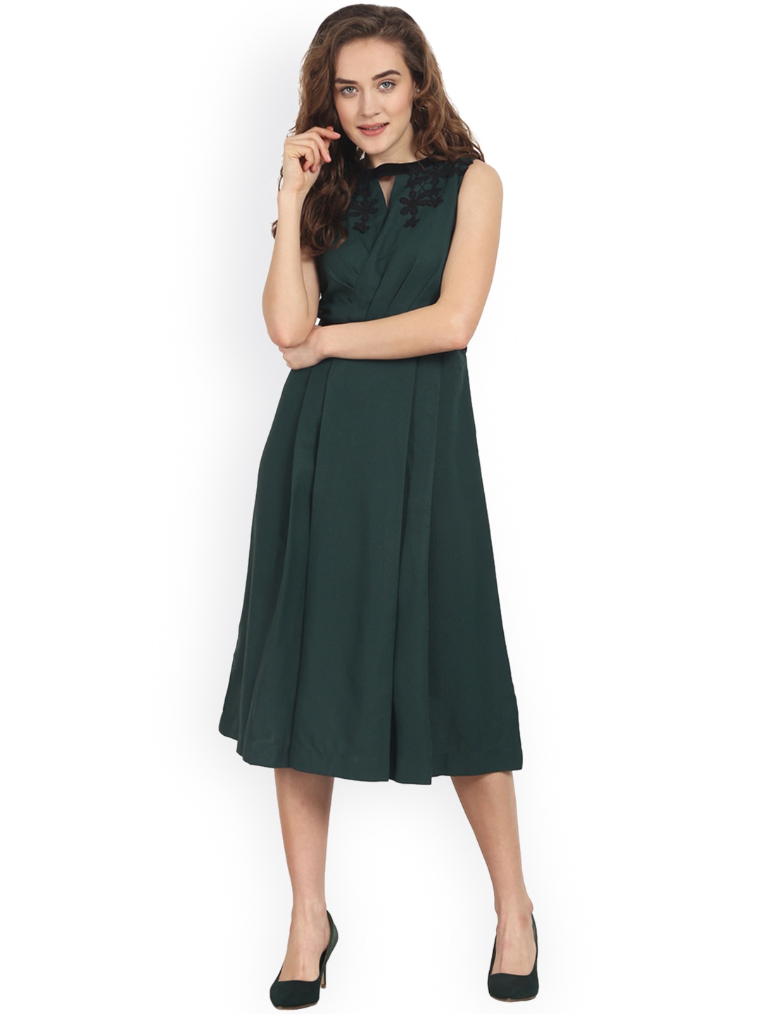 

Soie Women Green Solid Fit and Flare Dress