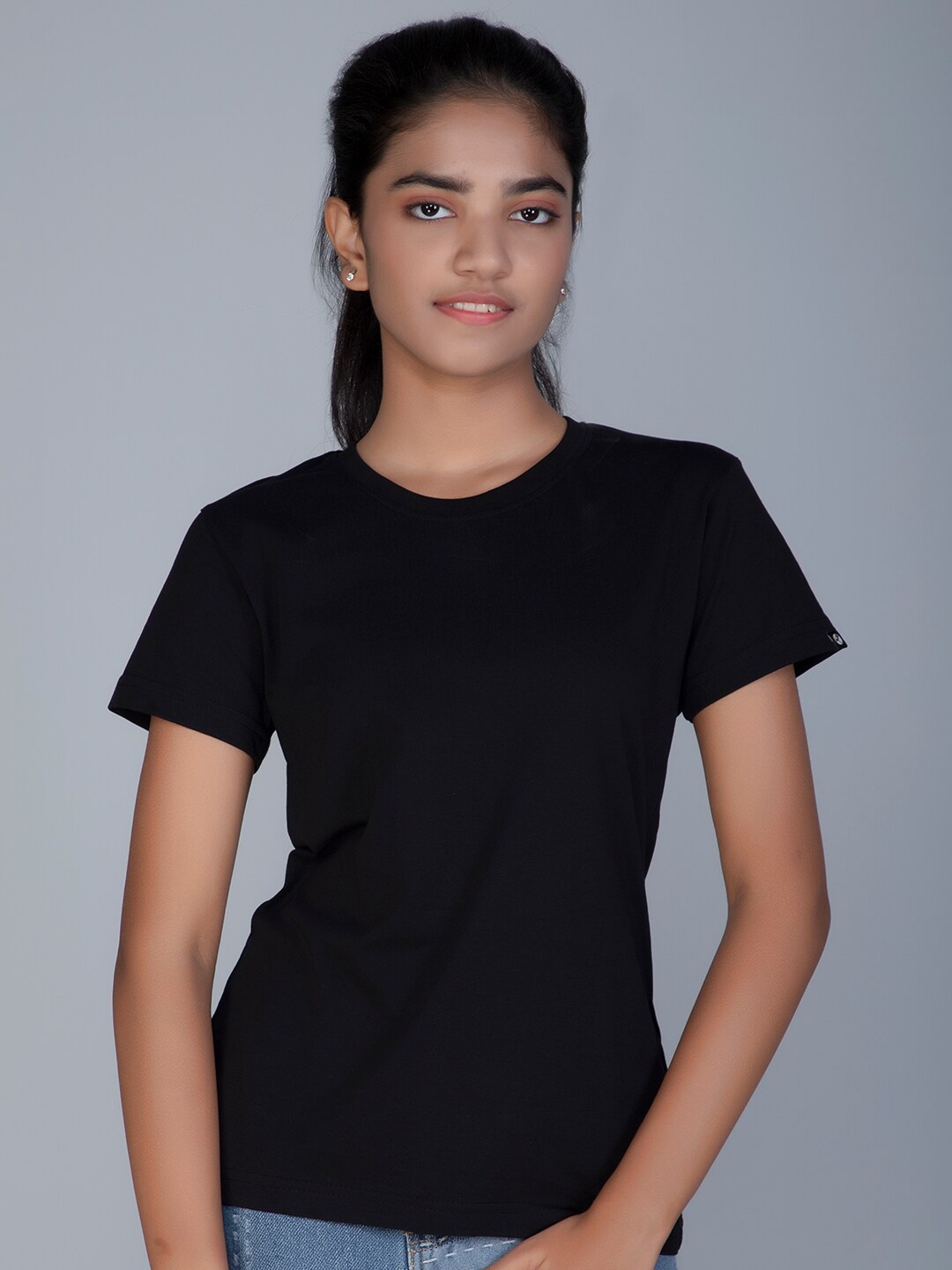 

Teeshut Girls Black Solid Pure Cotton T-shirt