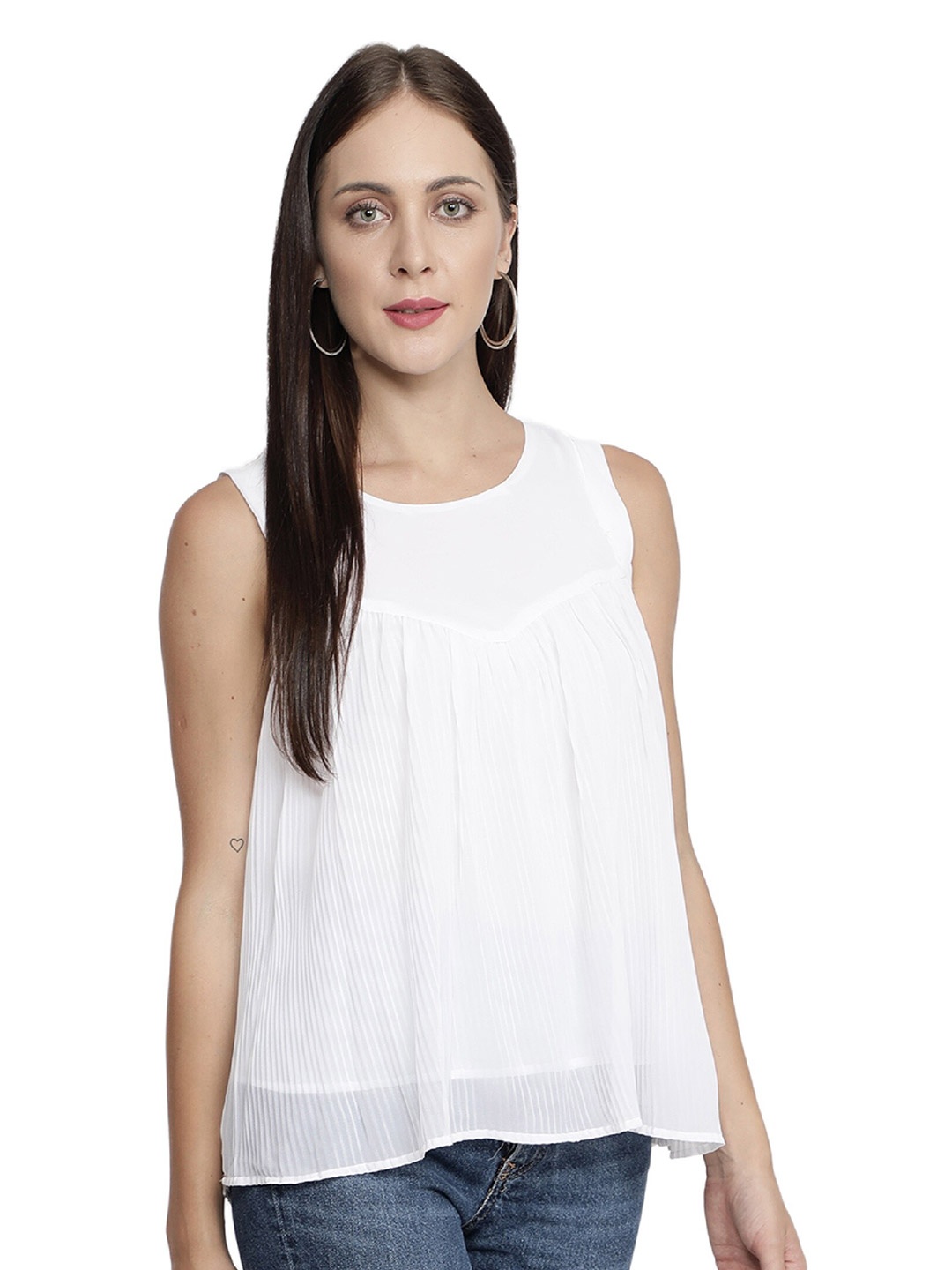 

NUEVOSDAMAS Women White Solid Sleeveless Crepe Top