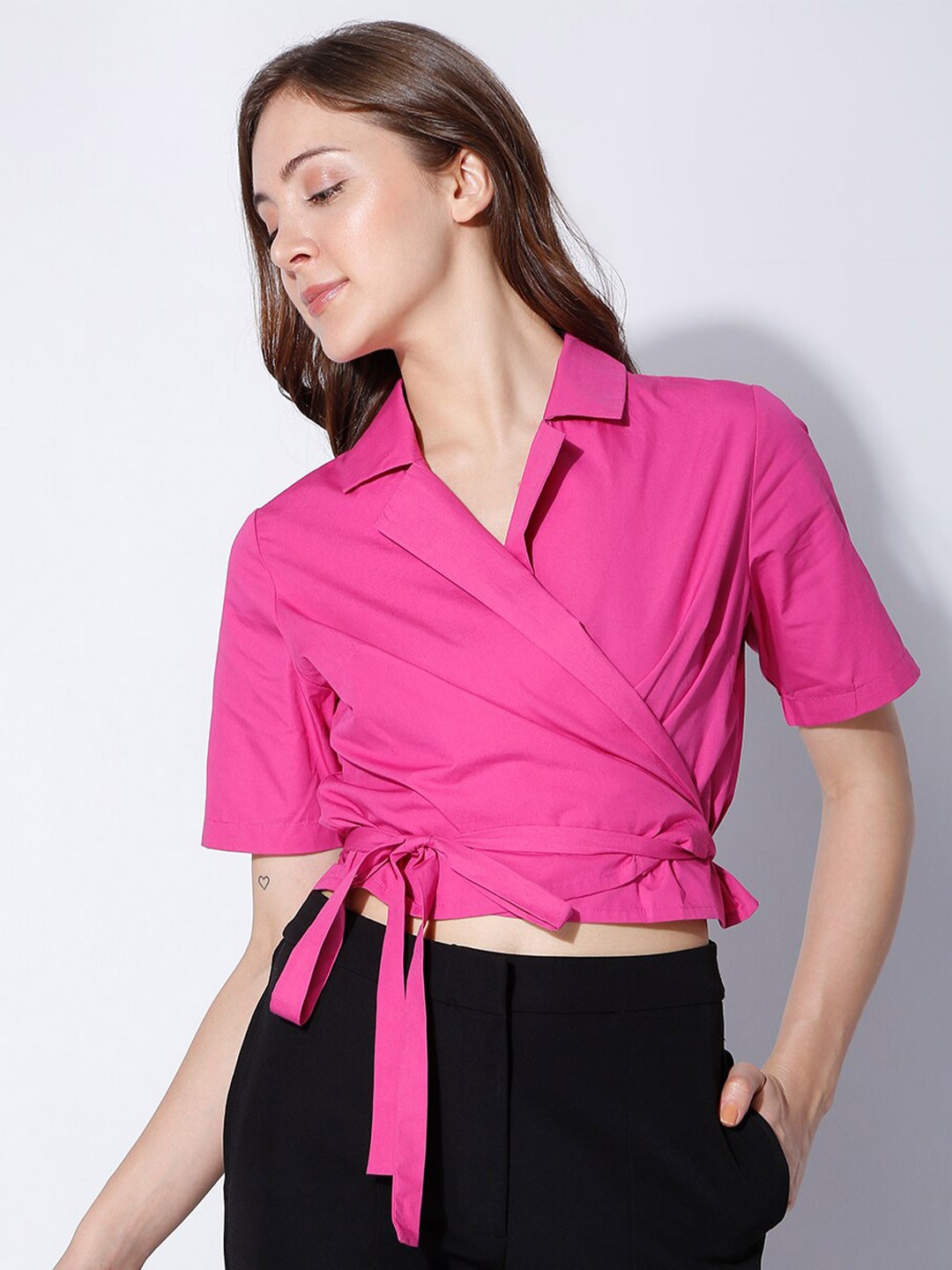 

Vero Moda Women Pink Solid Wrap Crop Top