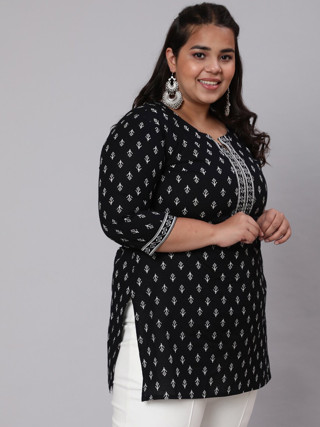 

Nayo Women Black & White Printed Tunic