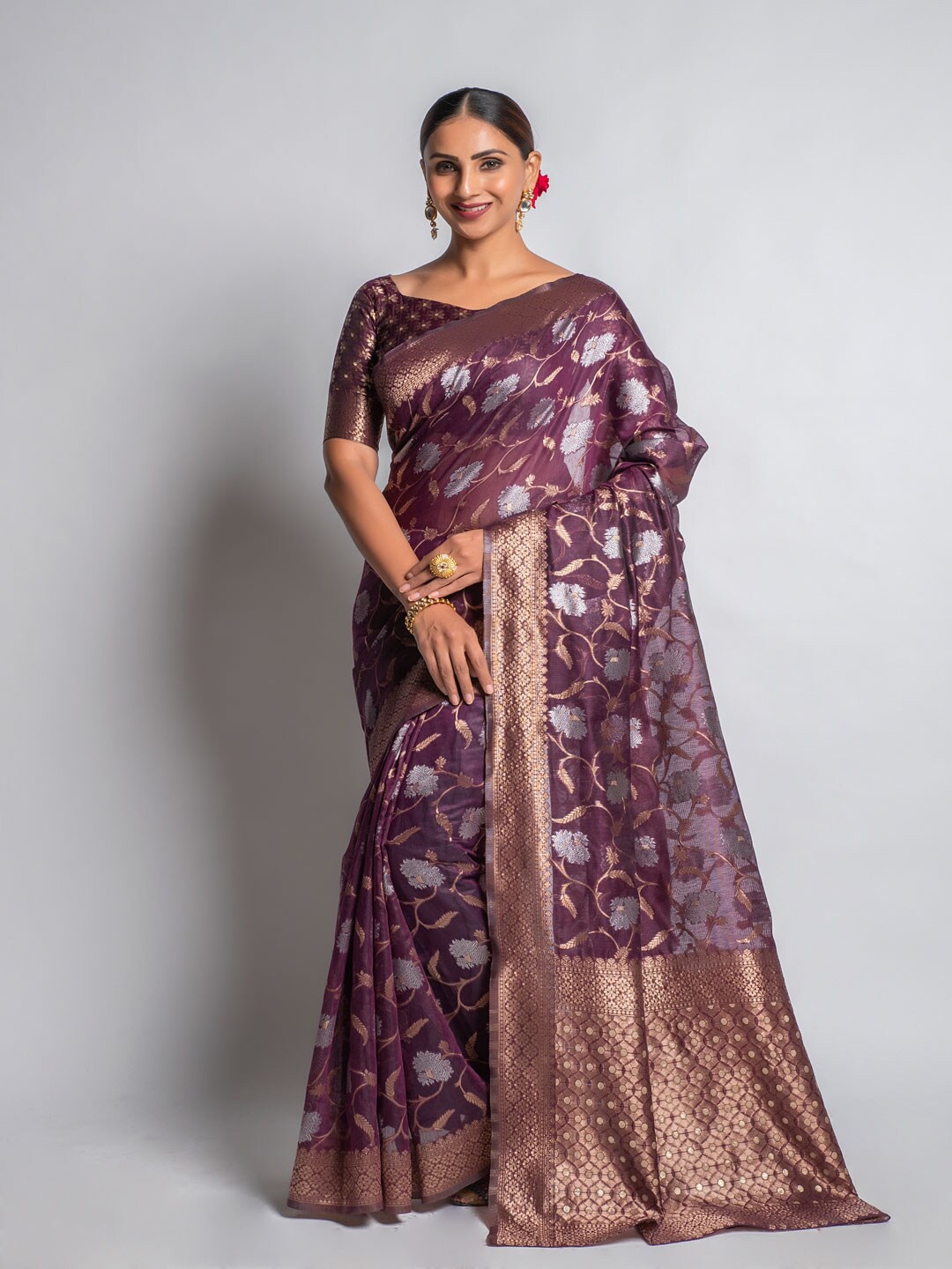 

Lilots Purple & Gold-Toned Ethnic Motifs Span Cotton Jacquard Zari Saree