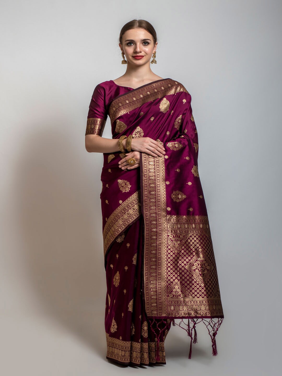 

Lilots Violet & Gold-Toned Ethnic Motifs Zari Banarasi Saree