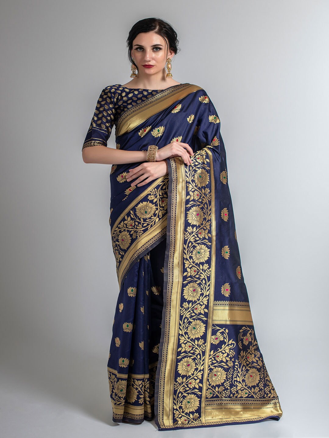 

Lilots Navy Blue & Gold-Toned Ethnic Motifs Zari Silk Blend Banarasi Saree