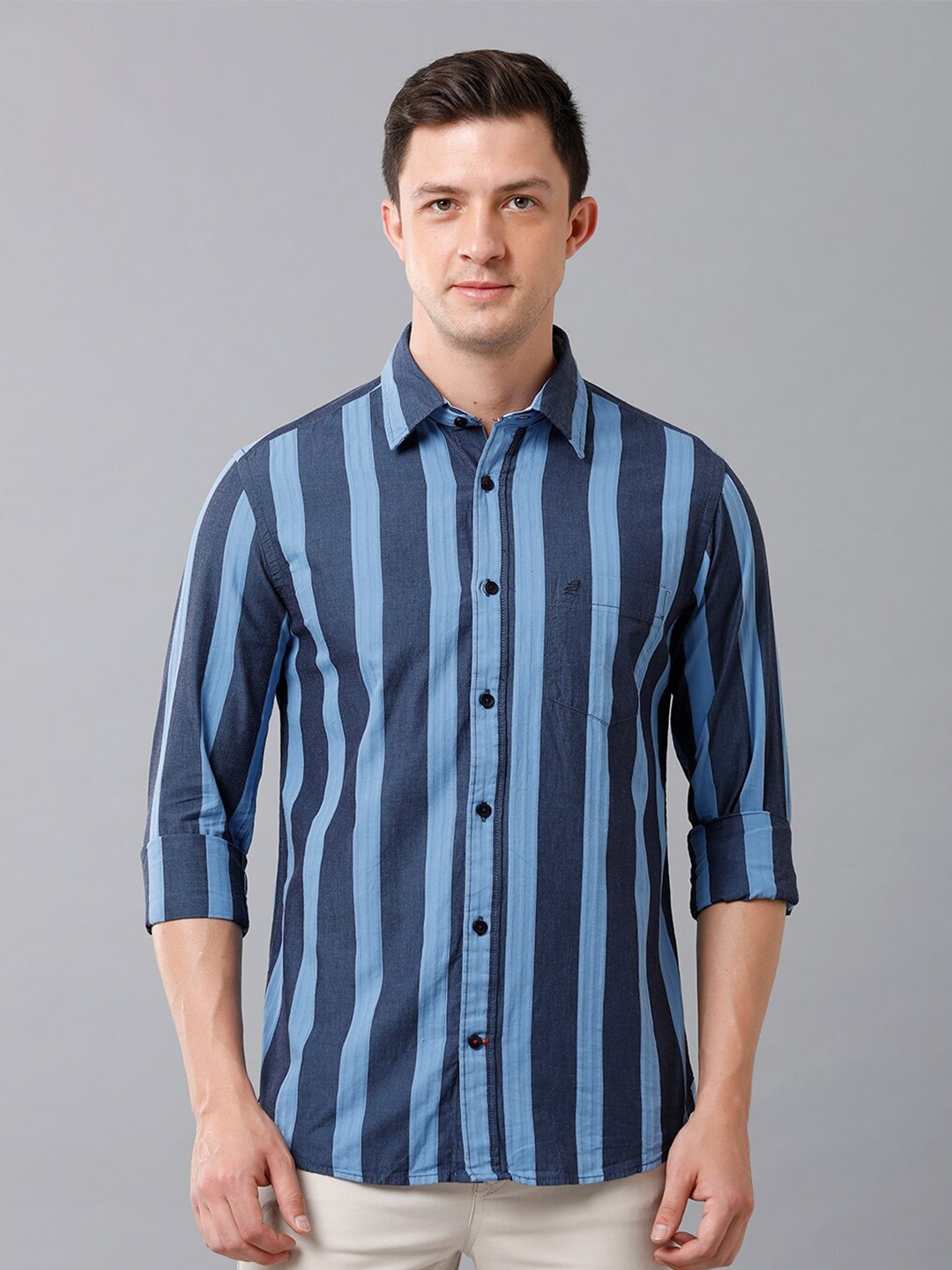 

Double Two Men Navy Blue Slim Fit Striped Casual Shirt