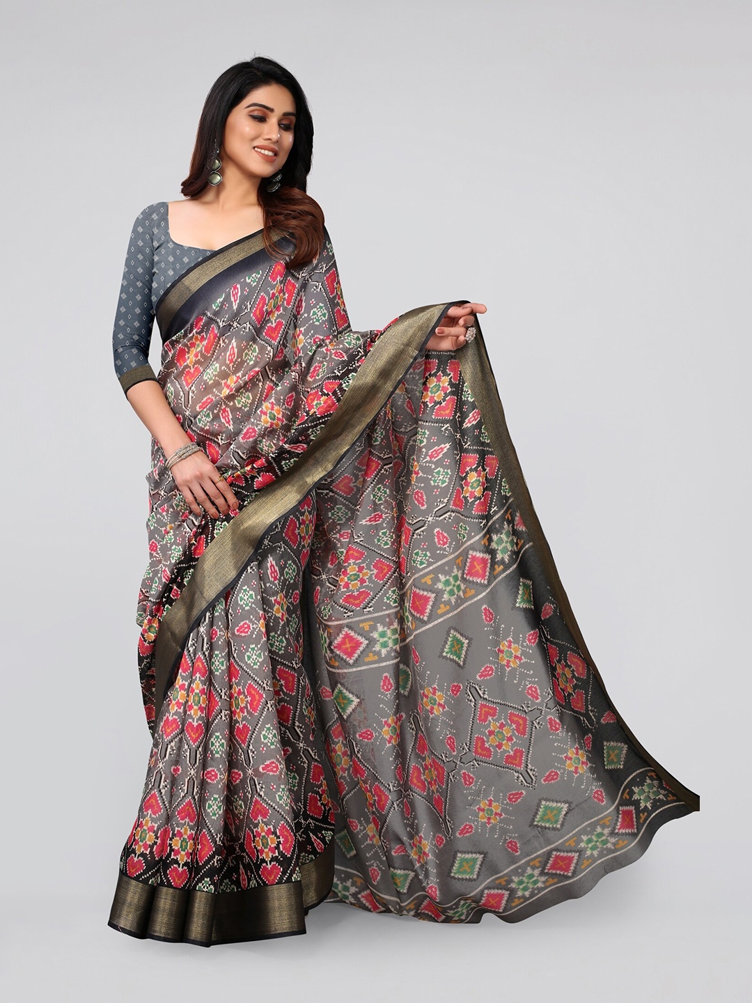 

MIRCHI FASHION Grey & Gold-Toned Zari Patola Saree