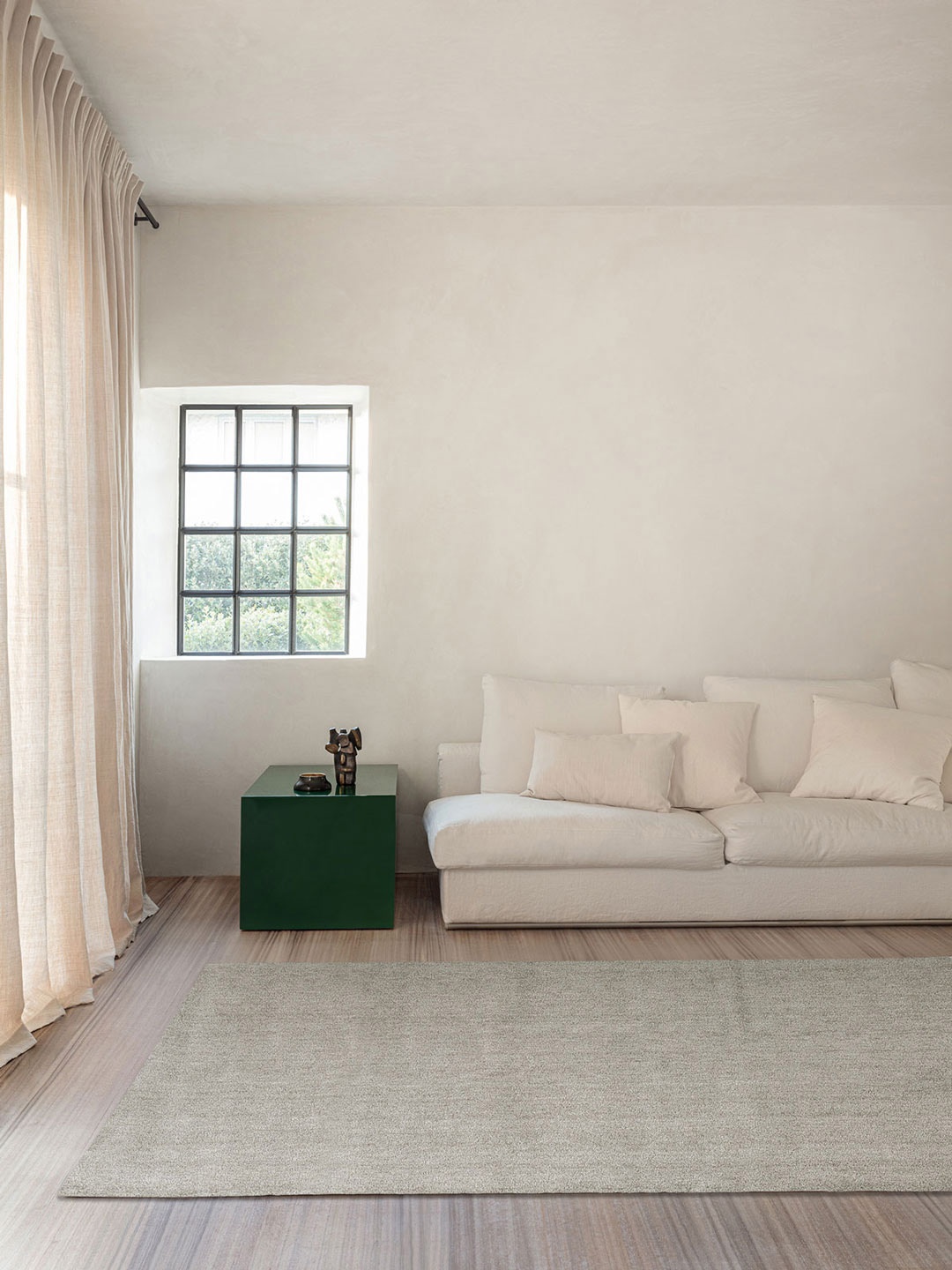 

DDecor White Plain Medium Opal Rug