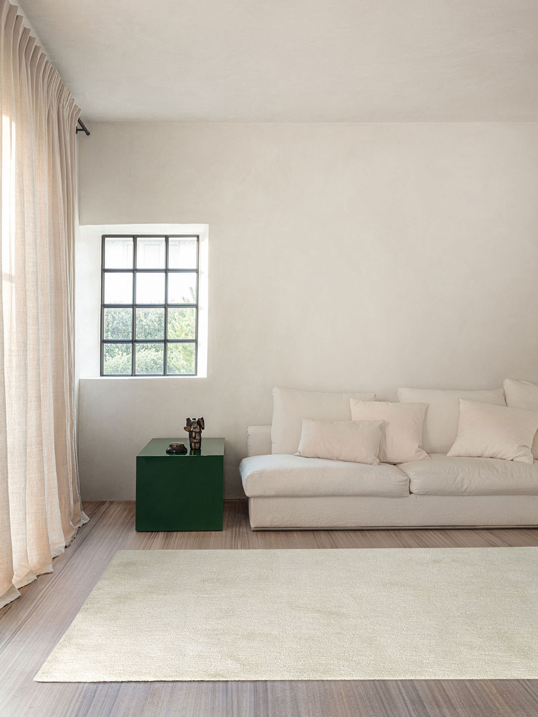 

DDecor White Plain Small Opal Rug