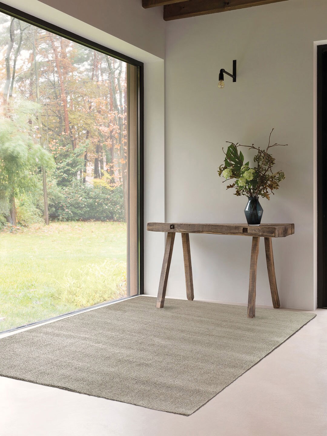 

DDecor Brown Plain Medium Sapphire Rug
