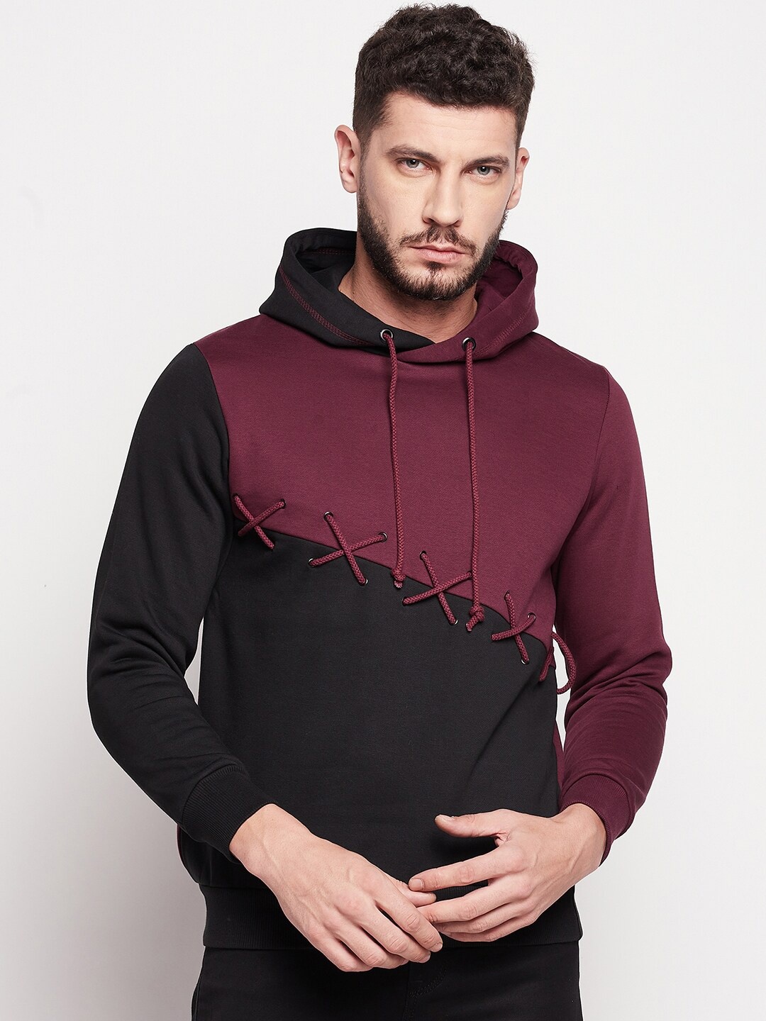 

CAMLA Men Colourblocked Hooded Sweatshirt, Maroon