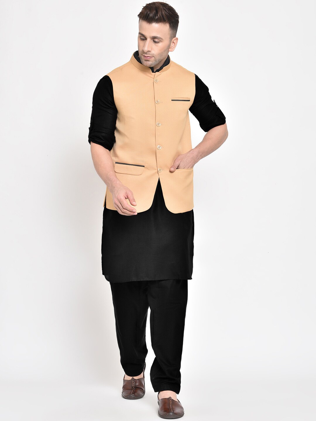 

Hangup Men Solid Straight Kurta with Pyjamas & Nehru jacket, Black