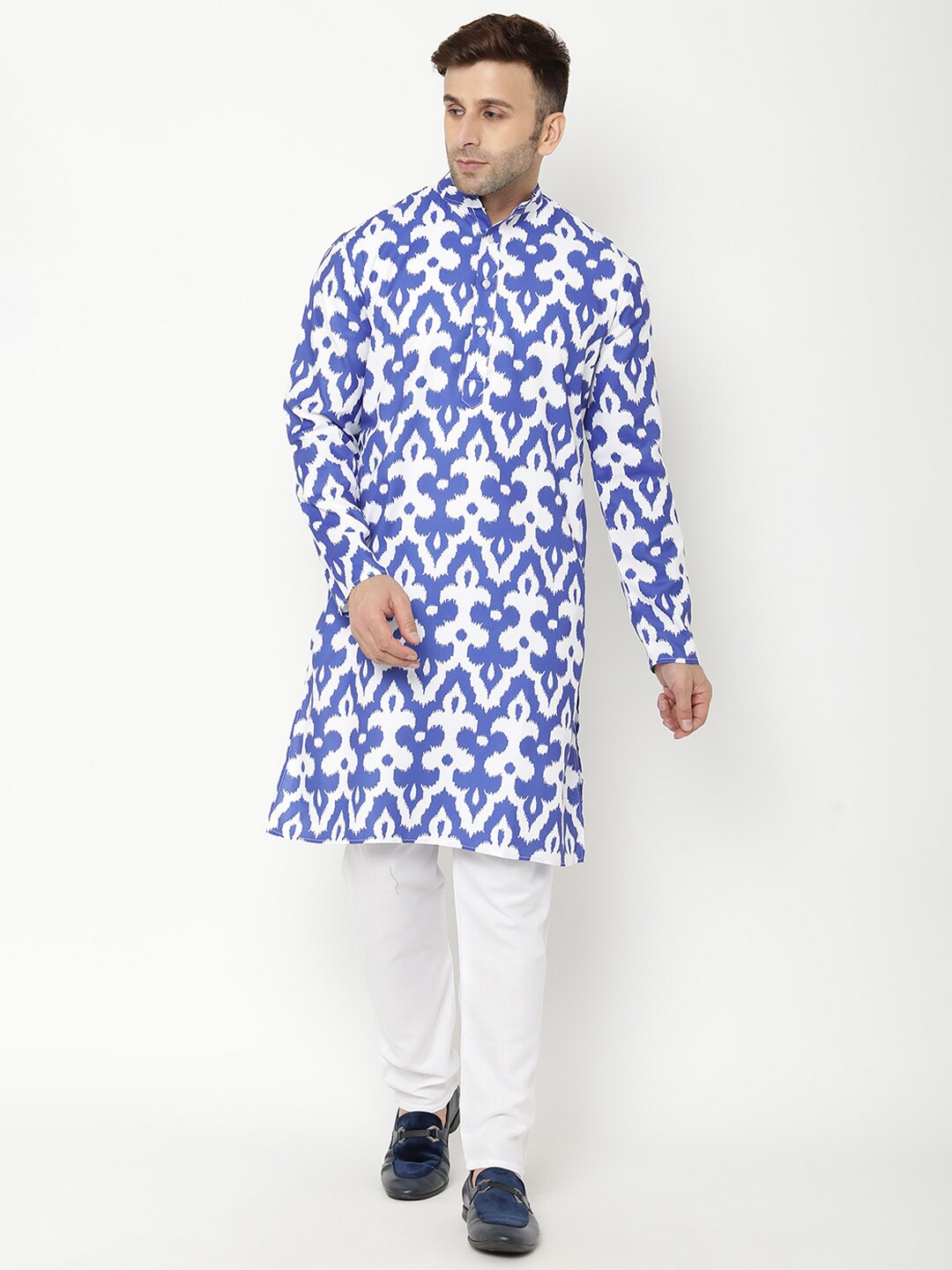 

Hangup Men Blue Ethnic Motifs Printed Kurta with Pyjamas