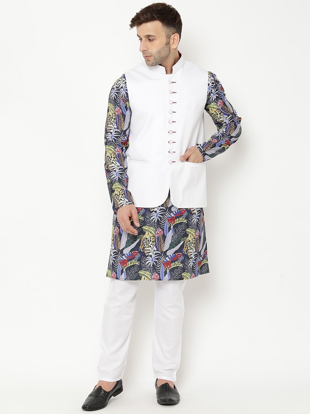 

Hangup Men Black Printed Kurta with Pyjamas & Nehru Jacket Set