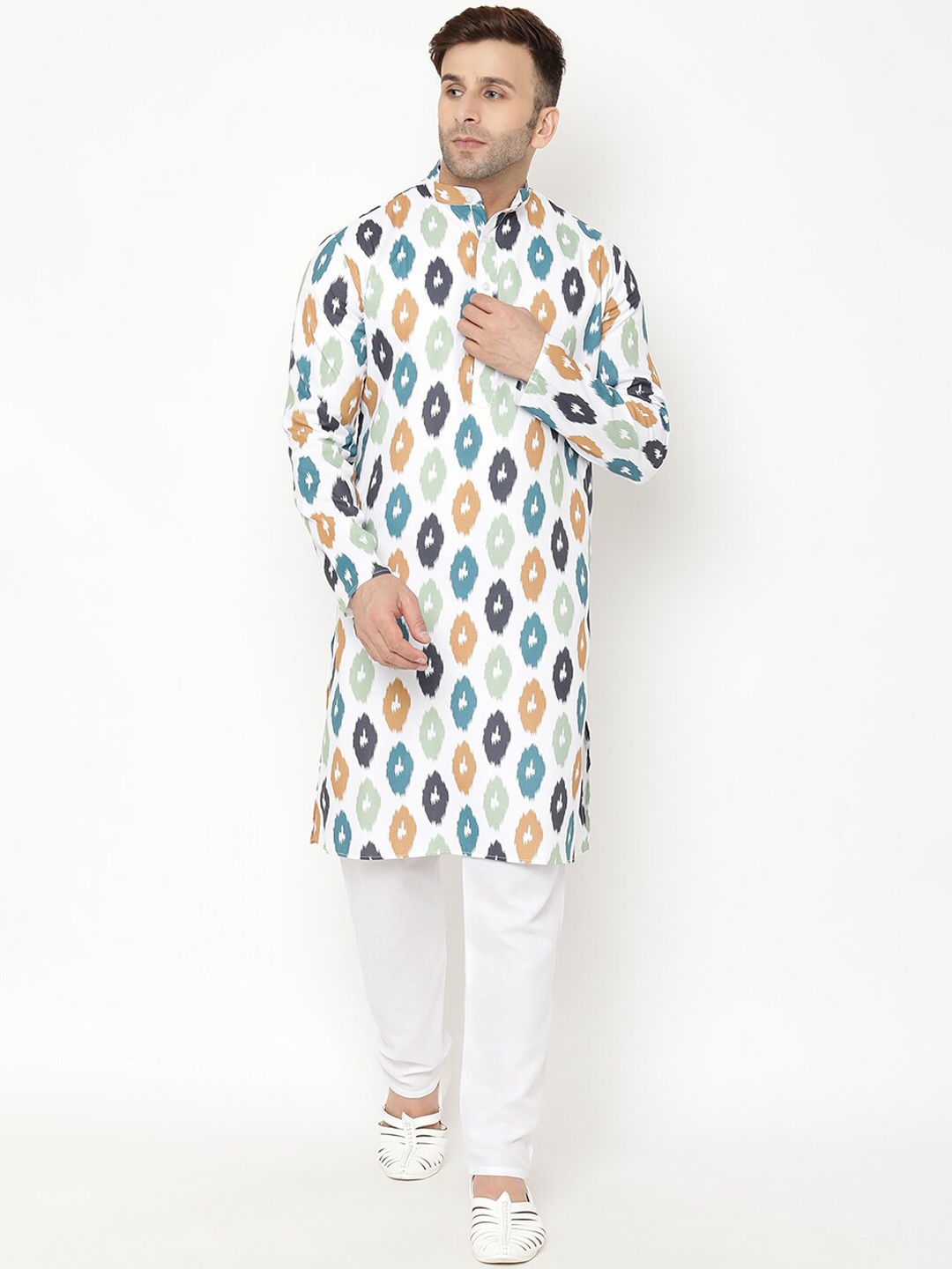 

Hangup Men Cotton Blend White Printed Kurta with Pyjamas