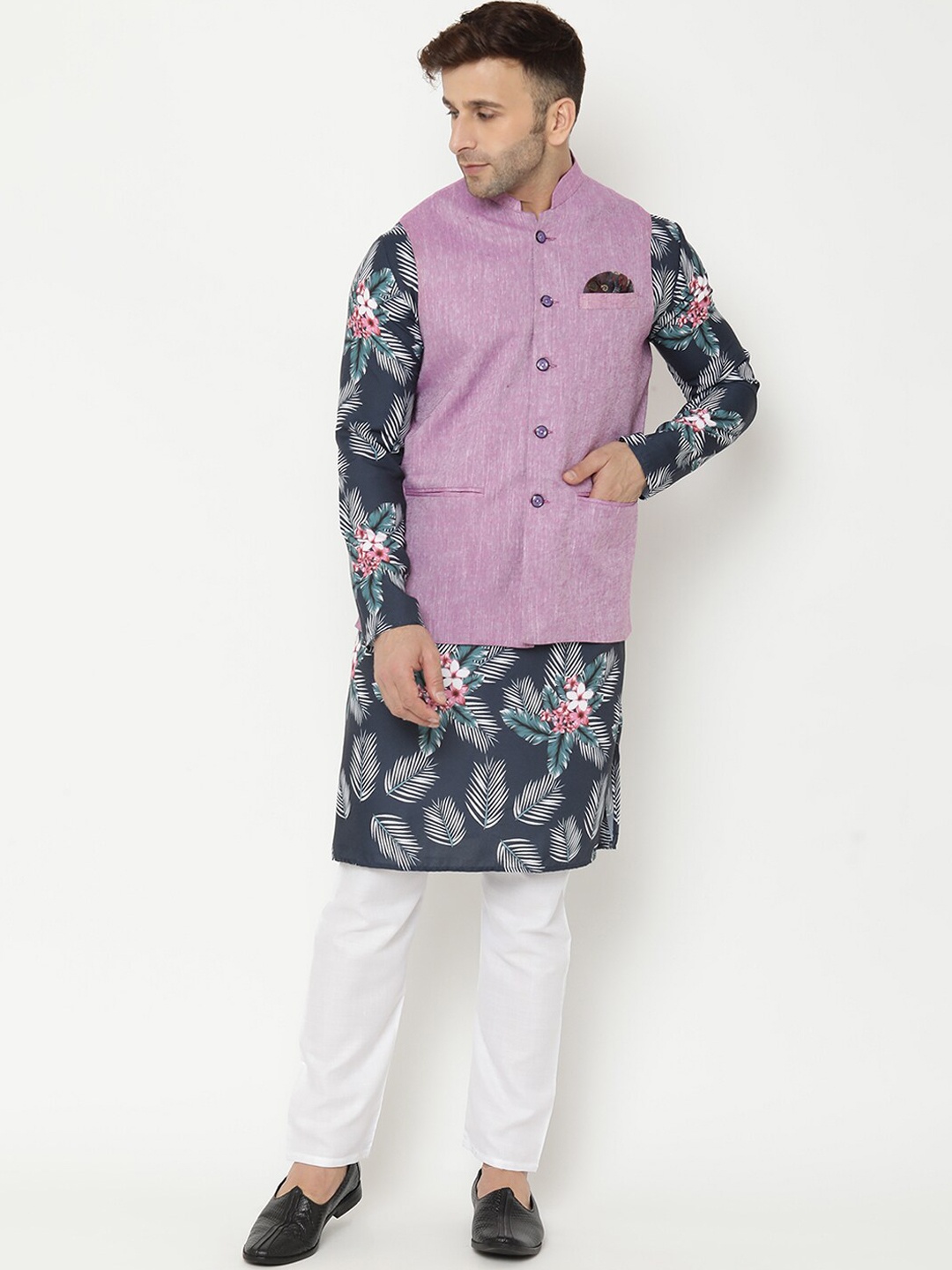 

Hangup Men Floral Print Mandarin Collar Kurta With Pyjama And Nehru Jacket, Navy blue